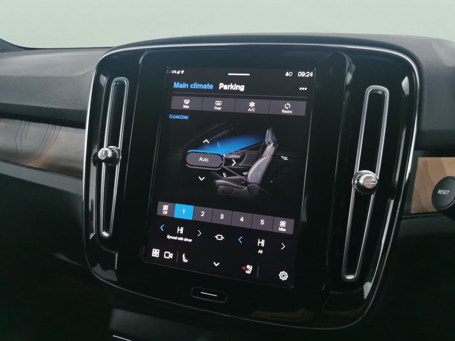 Used Volvo XC40 2023 for sale - 77778908: Photo 21