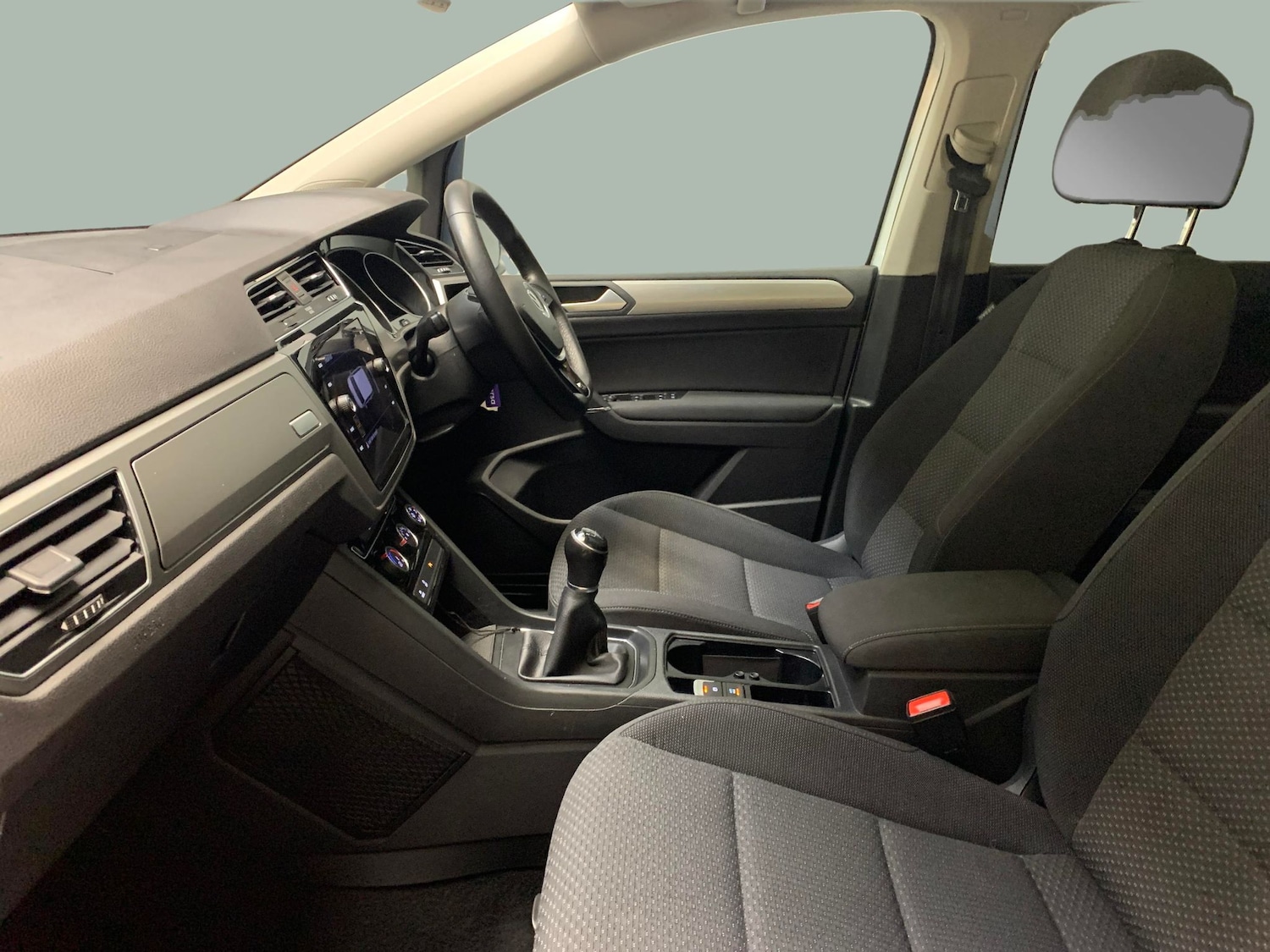 Used Volkswagen Touran 2018 for sale - 76439727: Photo 4