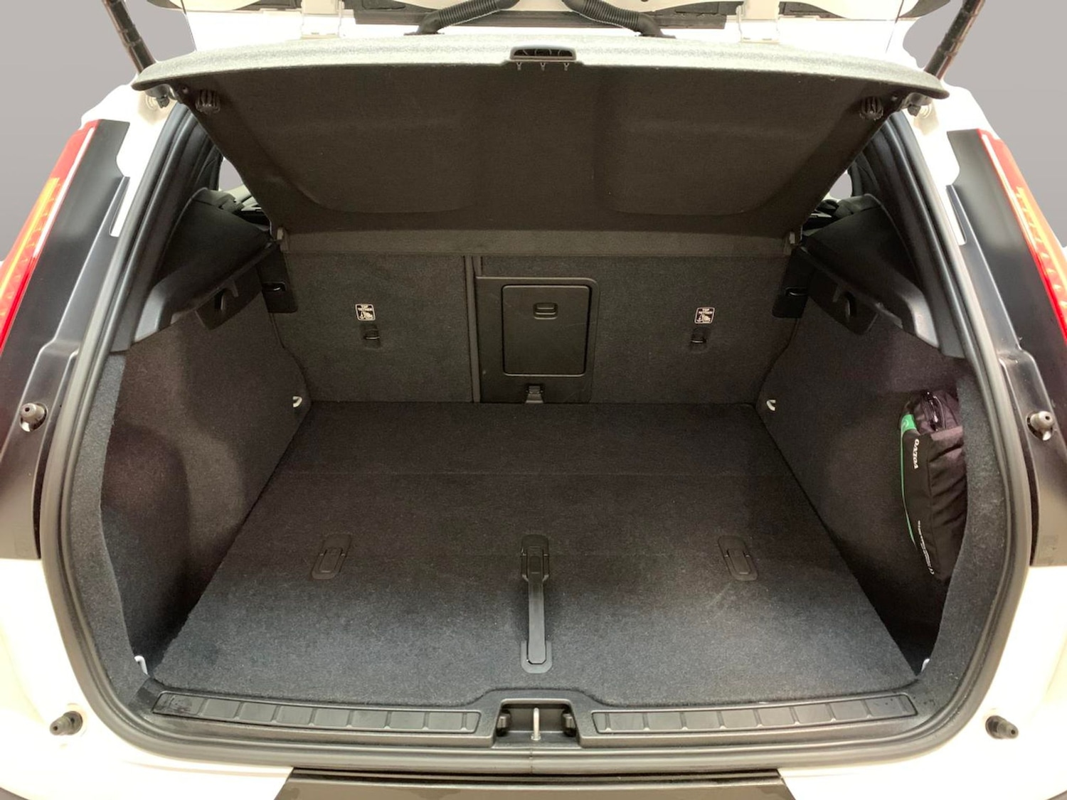 Used Volvo XC40 for sale - 77364936: Photo 29