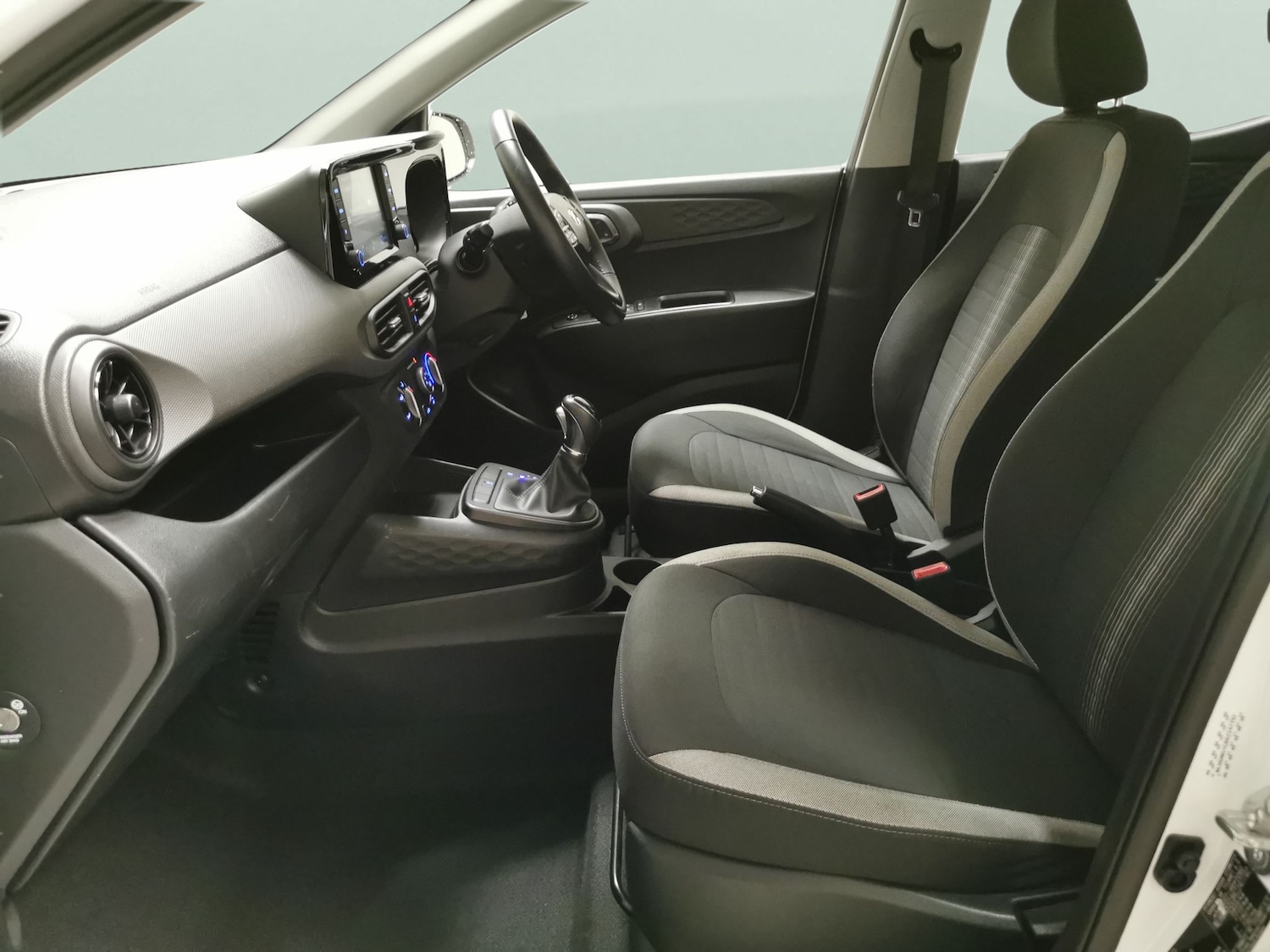 Used Hyundai i10 2023 for sale - 76803934: Photo 4