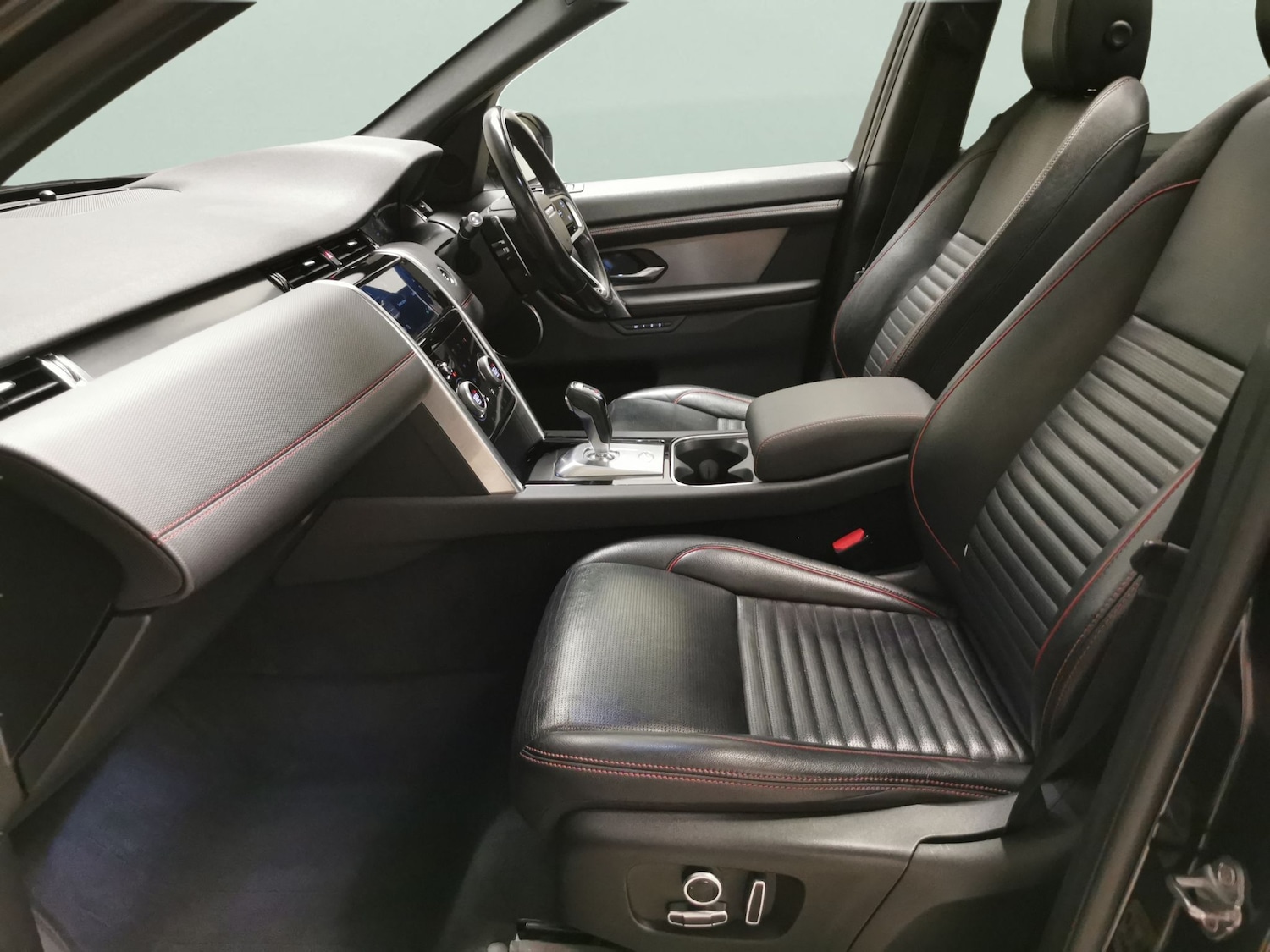 Used Land Rover Discovery Sport 2022 for sale - 78149498: Photo 4