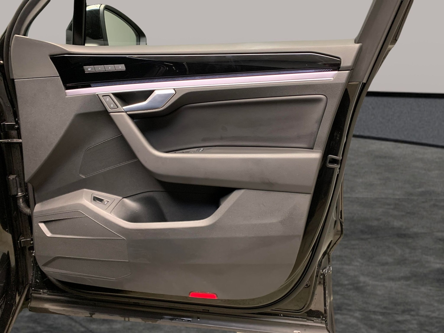 Used Volkswagen Touareg 2023 for sale - 76847611: Photo 24