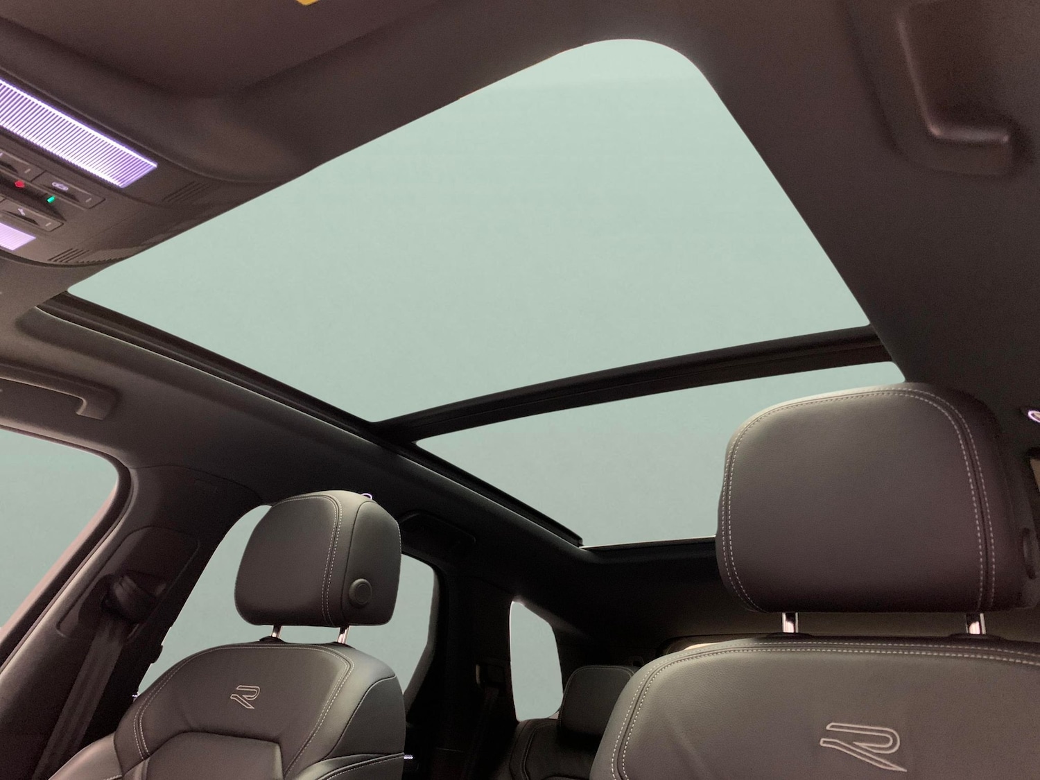 Used Volkswagen Touareg 2023 for sale - 76847611: Photo 5