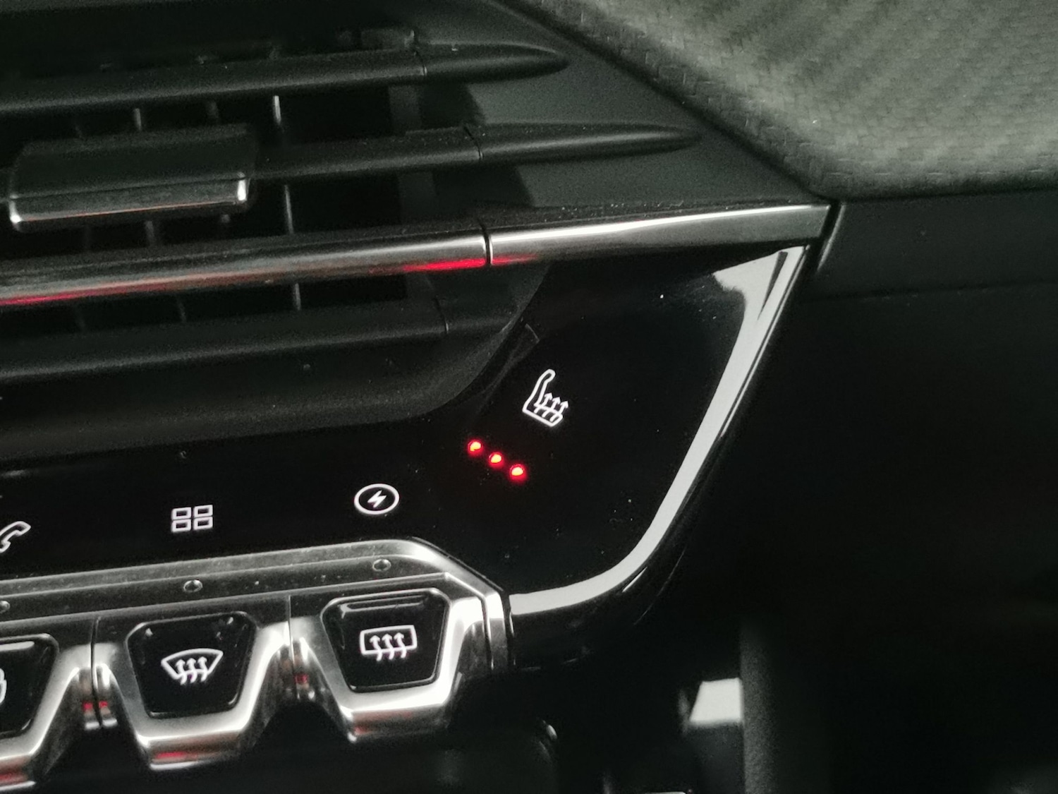 Used Peugeot E-2008 2022 for sale - 77071304: Photo 17