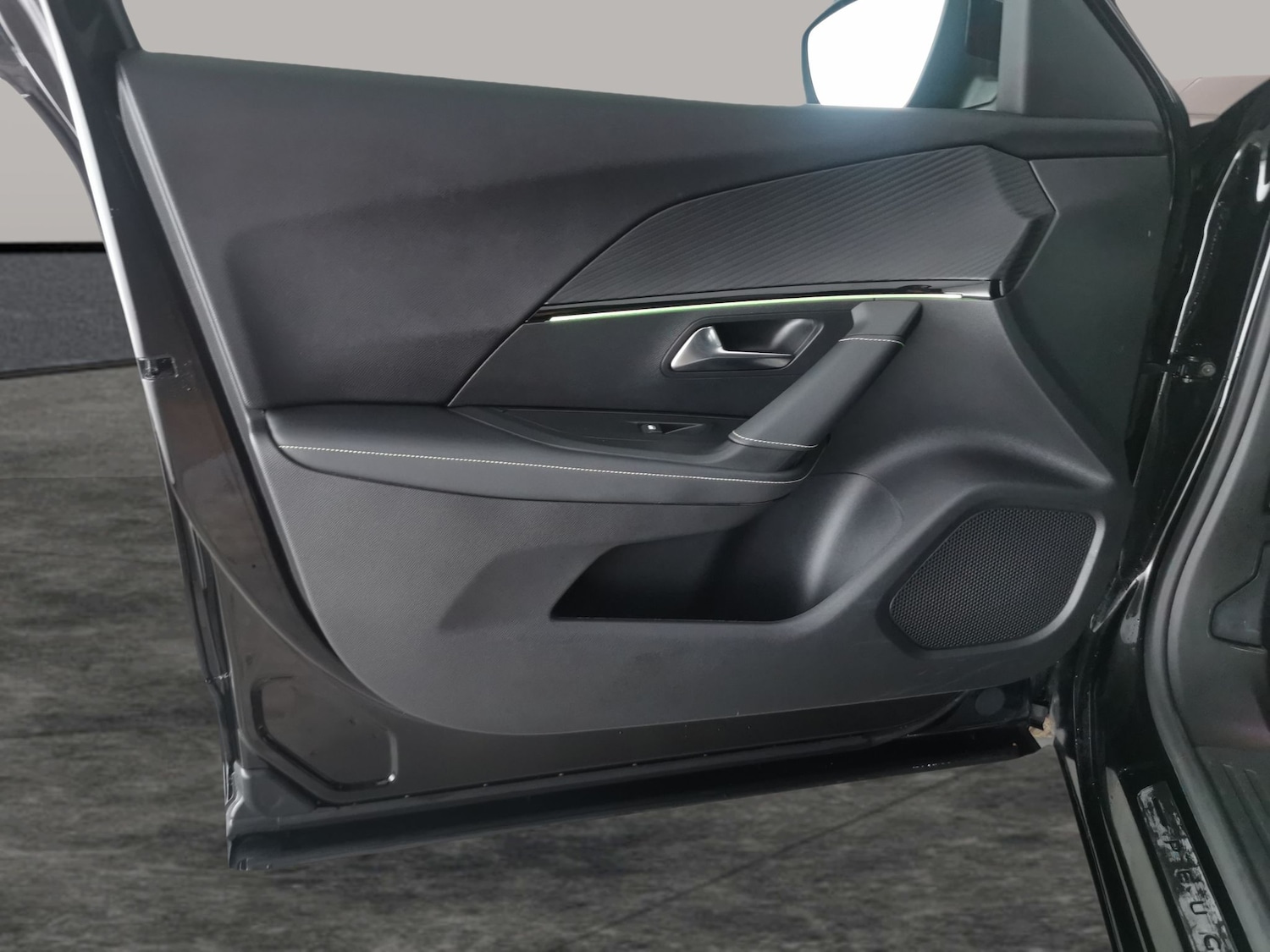 Used Peugeot E-2008 2022 for sale - 77071304: Photo 28