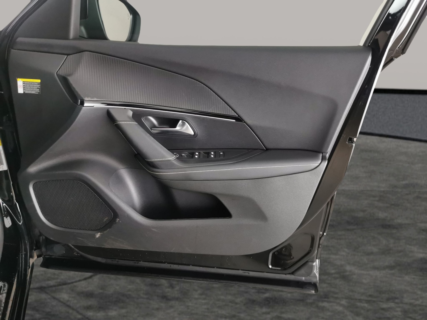 Used Peugeot E-2008 2022 for sale - 77071304: Photo 31