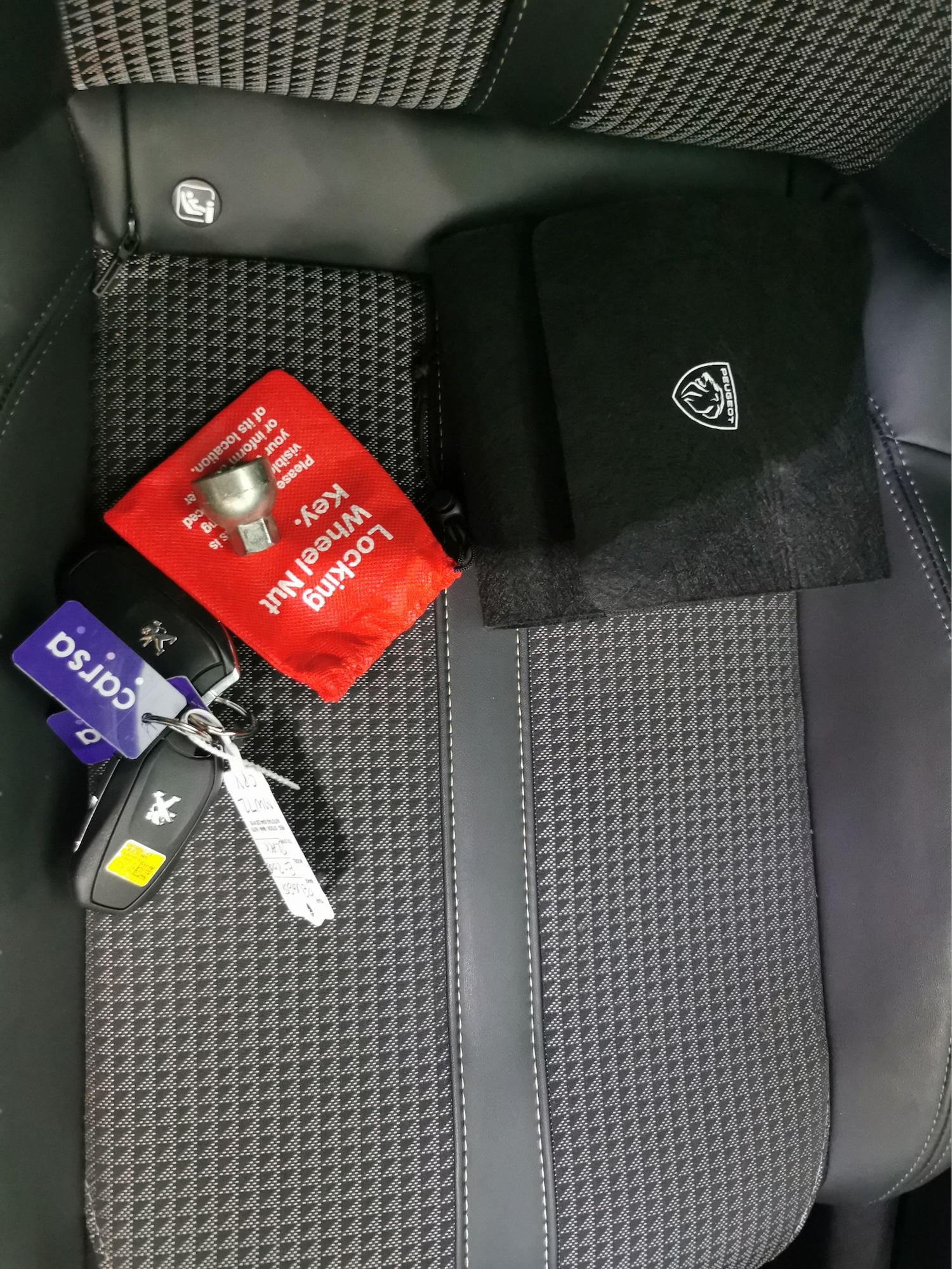 Used Peugeot E-2008 2022 for sale - 77071304: Photo 33