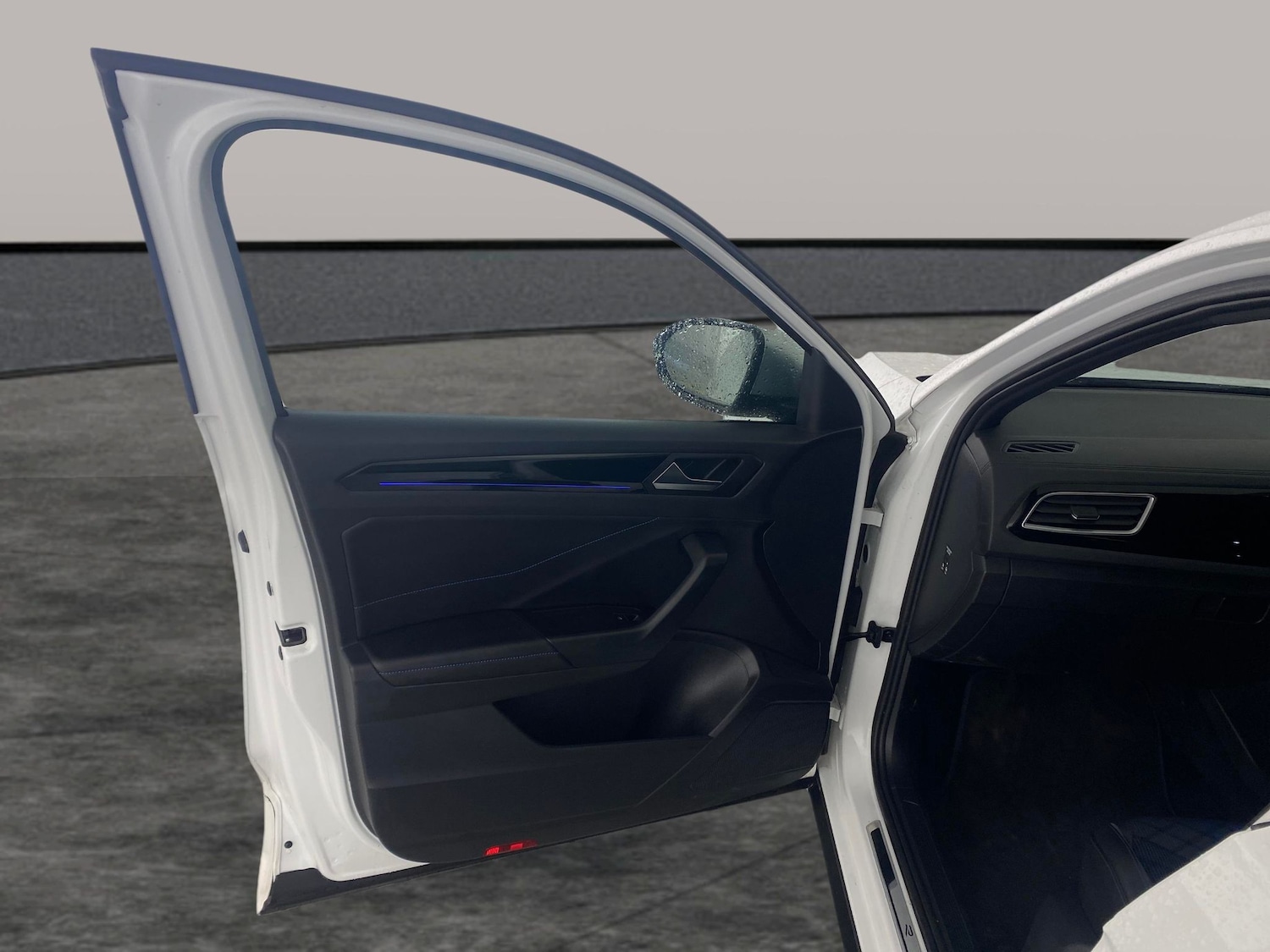 Used Volkswagen T-Roc 2023 for sale - 77570424: Photo 20