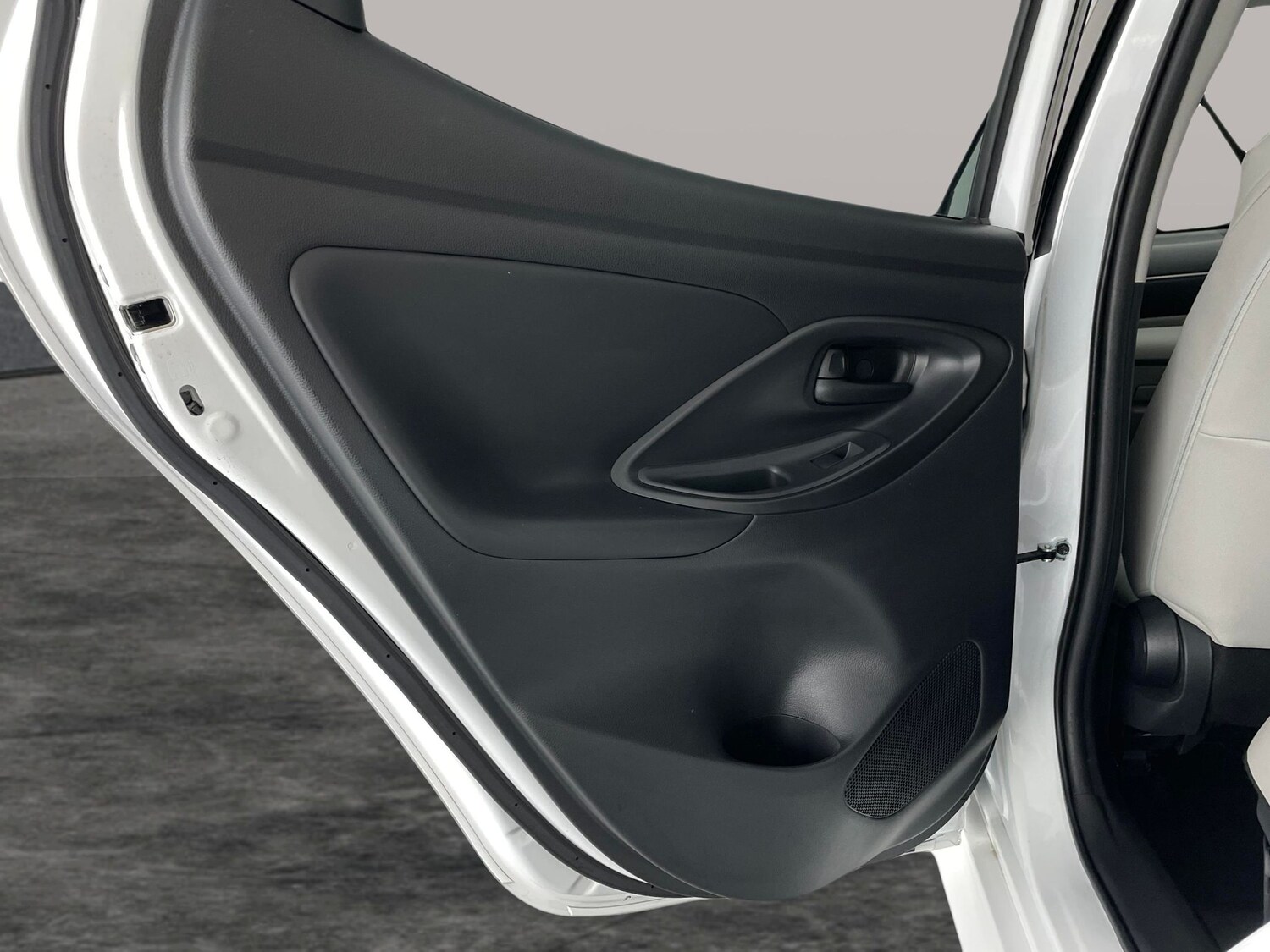 Used Toyota Yaris 2022 for sale - 77856062: Photo 33