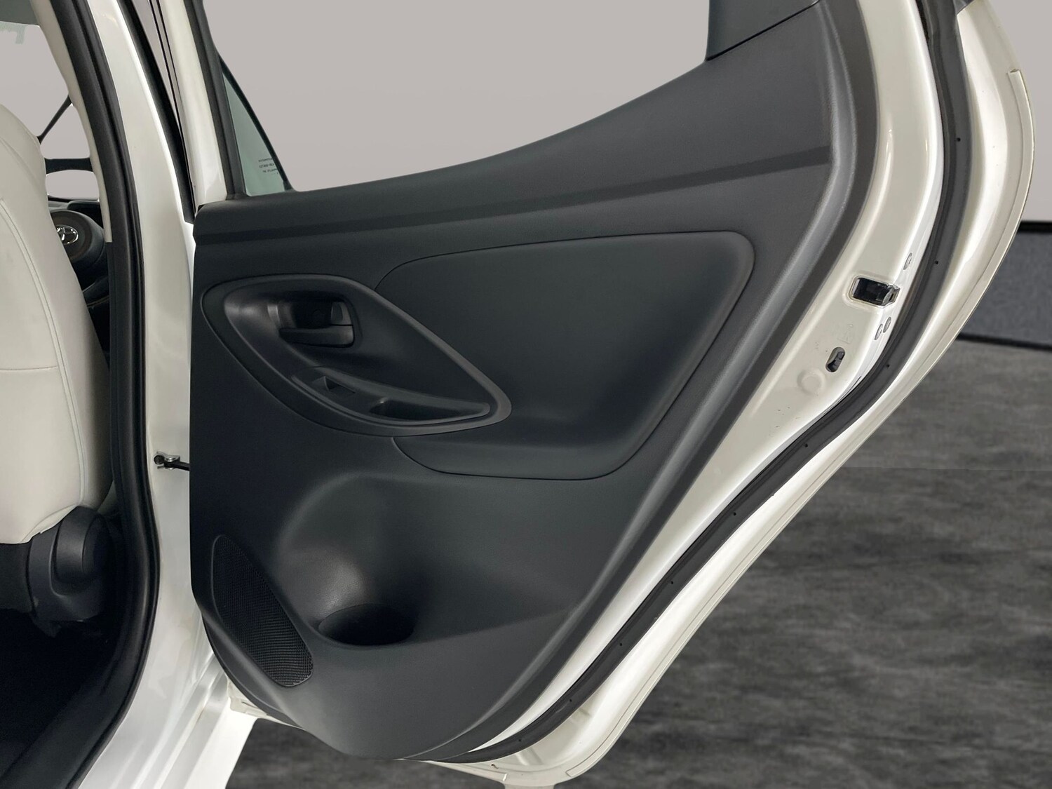 Used Toyota Yaris 2022 for sale - 77856062: Photo 34