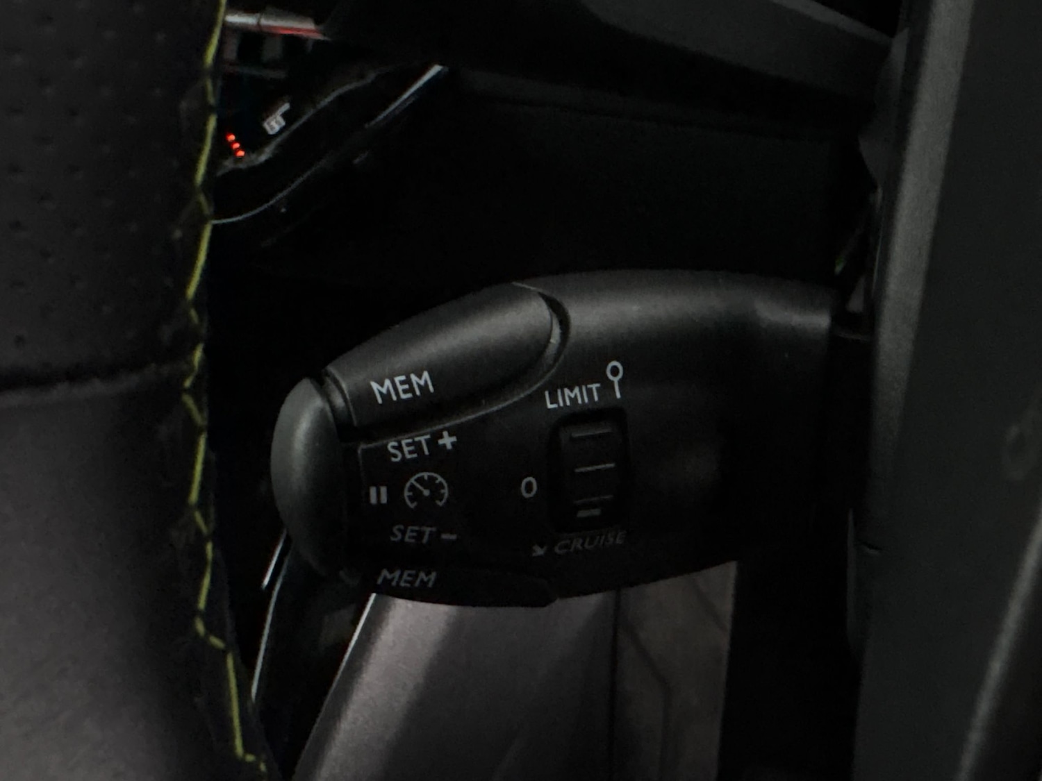 Used Peugeot E-2008 2022 for sale - 77180447: Photo 18