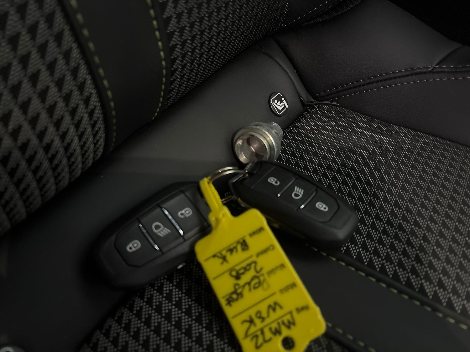 Used Peugeot E-2008 2022 for sale - 77180447: Photo 32