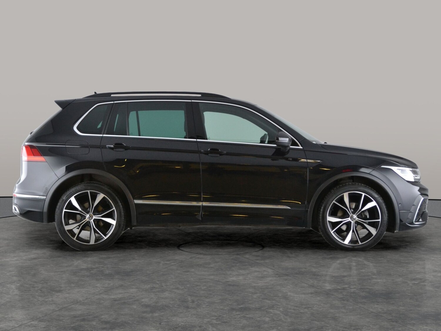 Used Volkswagen Tiguan 2023 for sale - 77962908: Photo 10