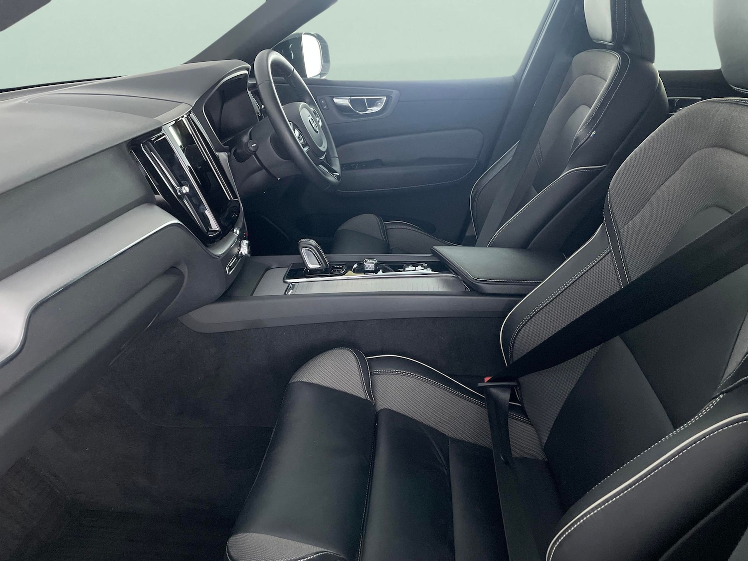 Used Volvo XC60 2021 for sale - 76143969: Photo 4