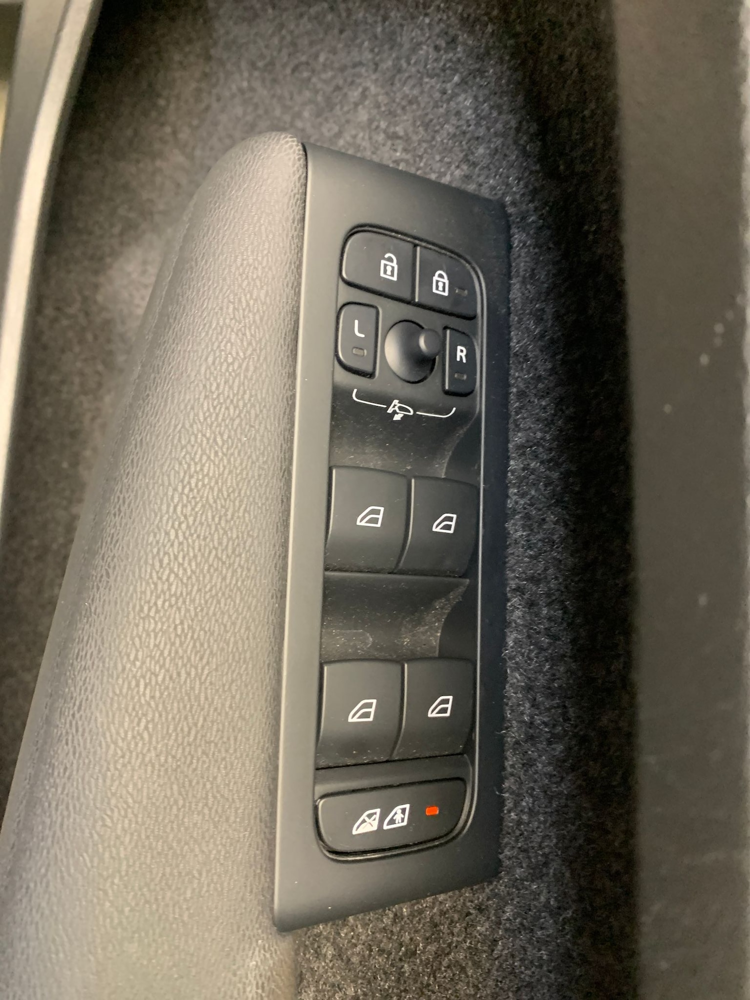 Used Volvo XC40 2023 for sale - 77389402: Photo 15