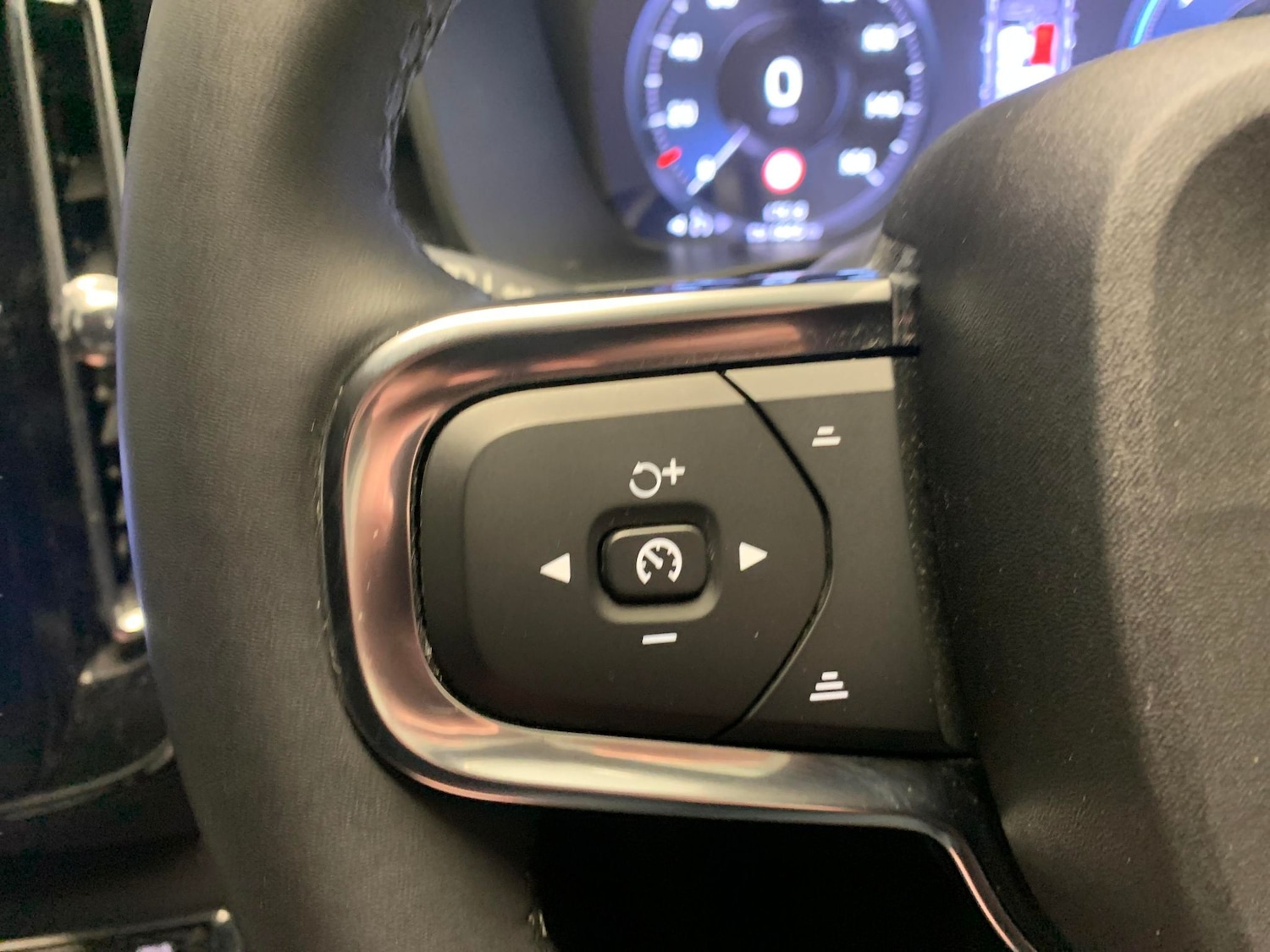 Used Volvo XC40 2023 for sale - 77389402: Photo 18