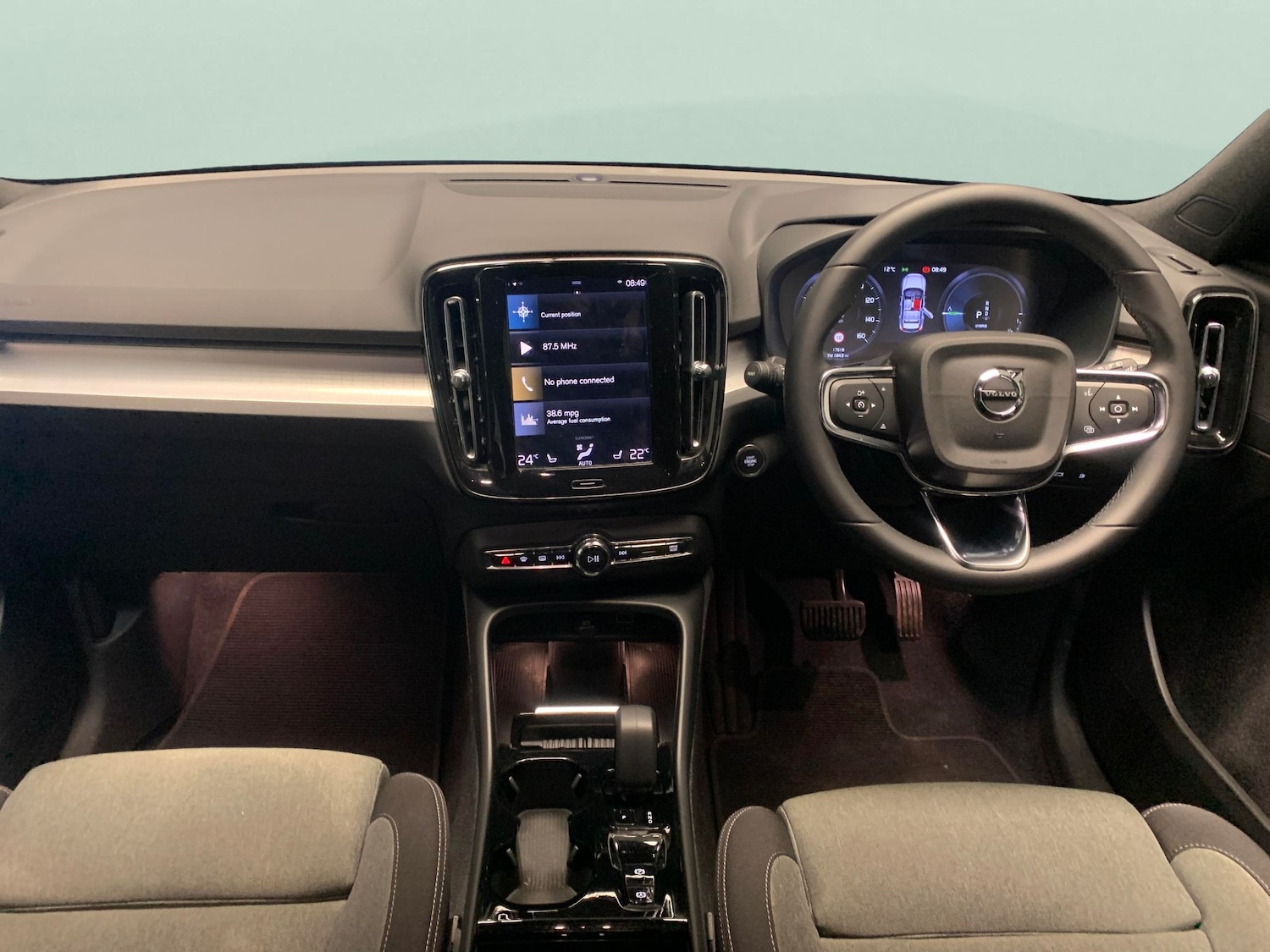 Used Volvo XC40 2023 for sale - 77389402: Photo 8