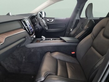 Used Volvo XC60 2022 for sale - 76442181: Photo