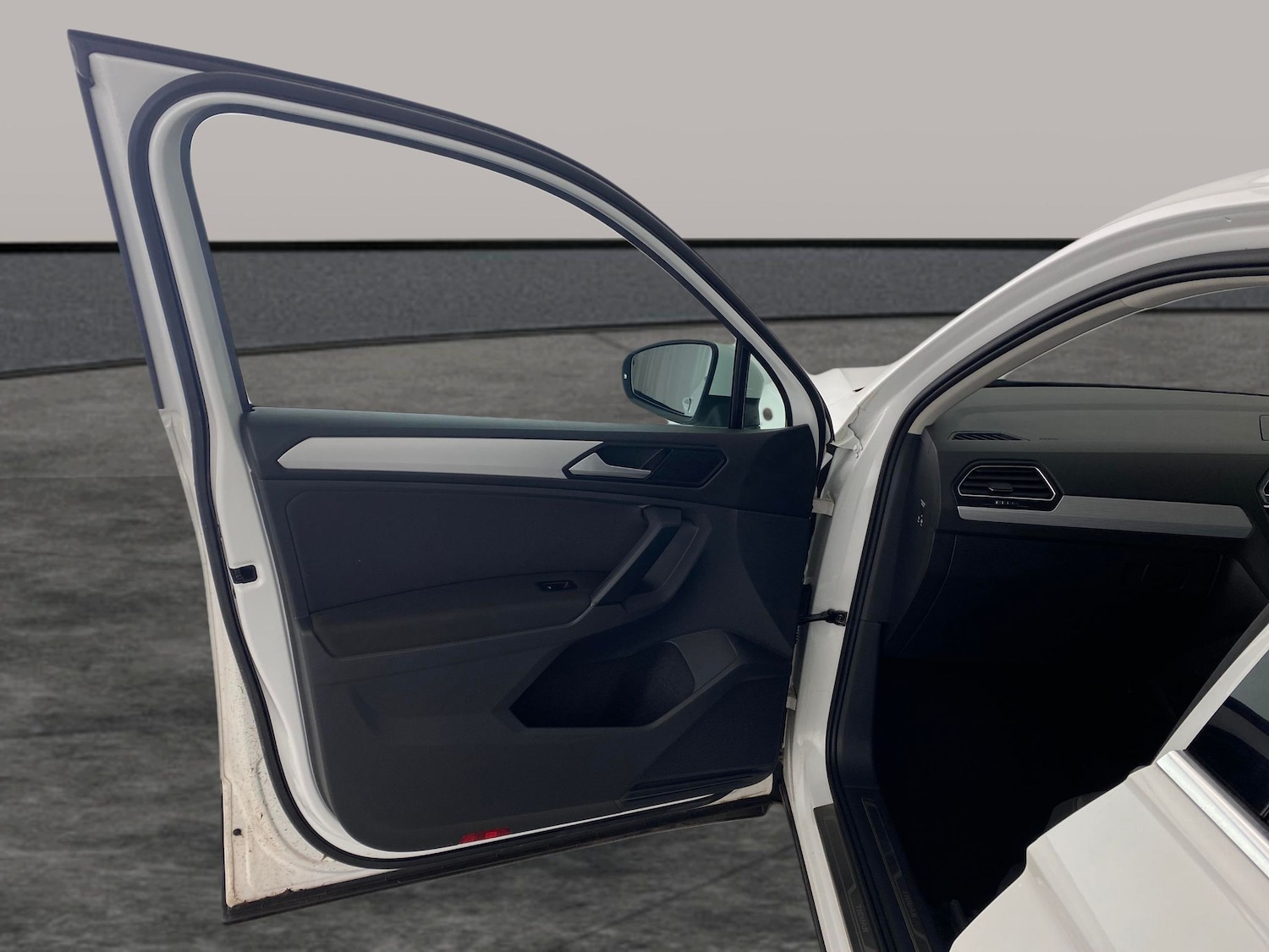 Used Volkswagen Tiguan 2019 for sale - 77294992: Photo 23