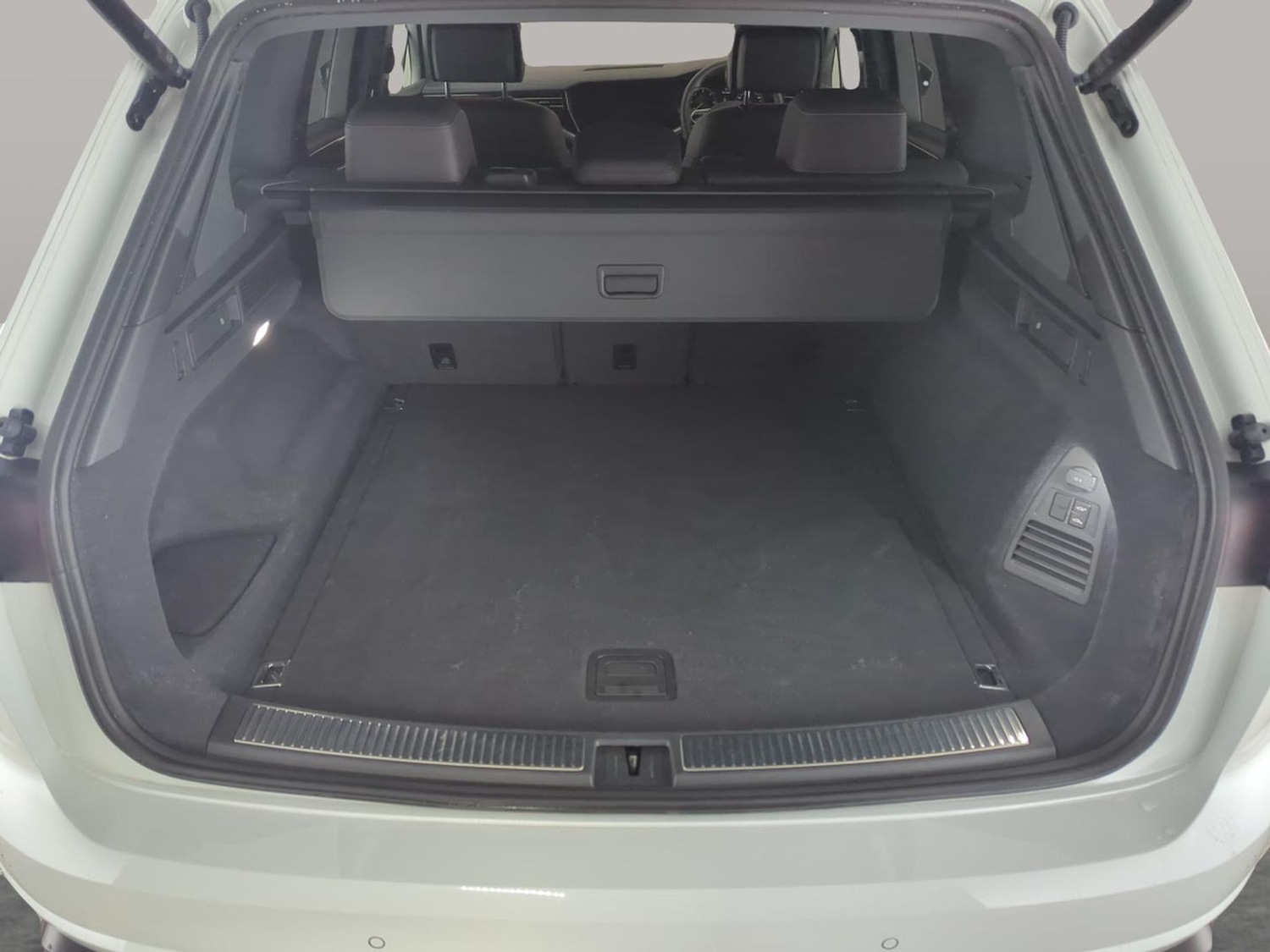 Used Volkswagen Touareg 2023 for sale - 77319272: Photo 43