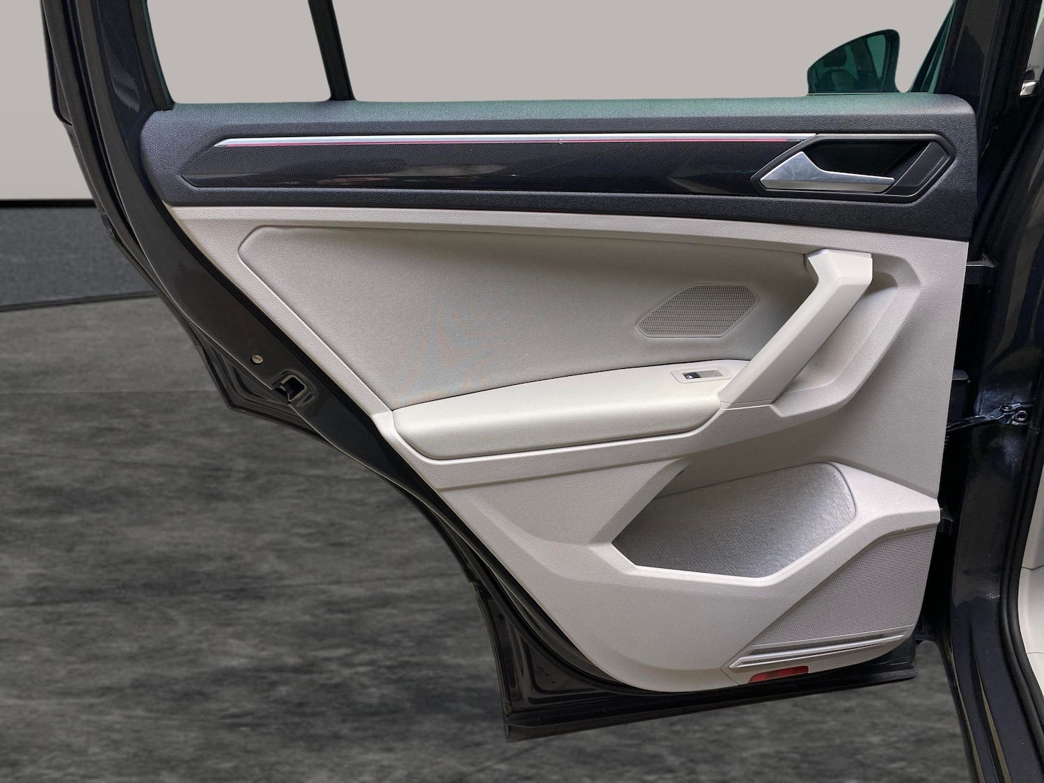 Used Volkswagen Tiguan 2023 for sale - 77951086: Photo 29