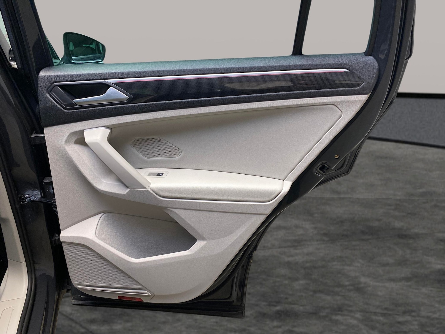 Used Volkswagen Tiguan 2023 for sale - 77951086: Photo 30