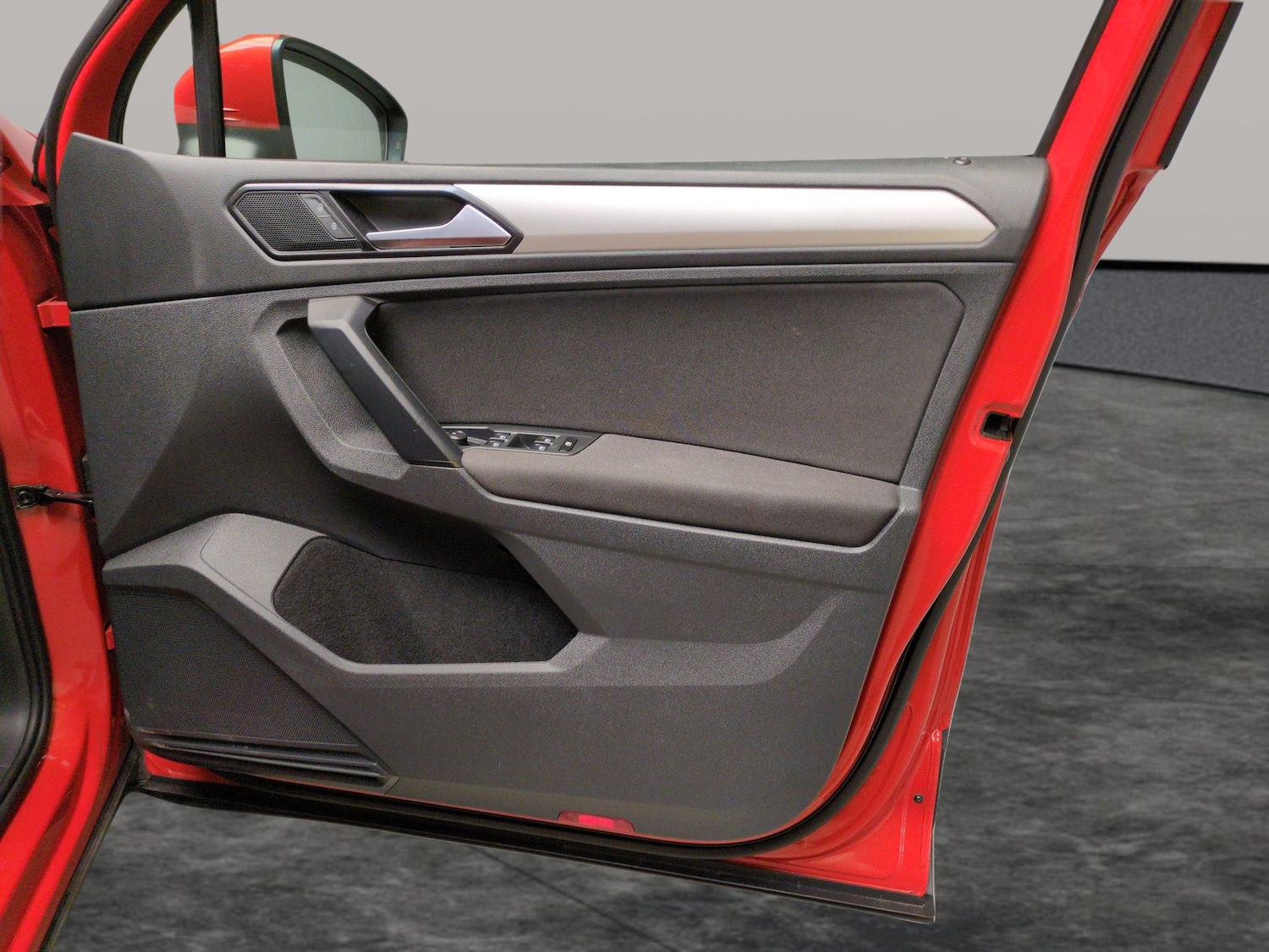 Used Volkswagen Tiguan 2017 for sale - 77240578: Photo 32