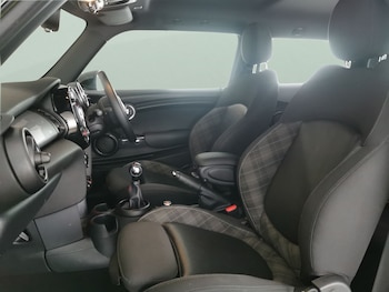 Used MINI Hatch 2018 for sale - 78915984: Photo