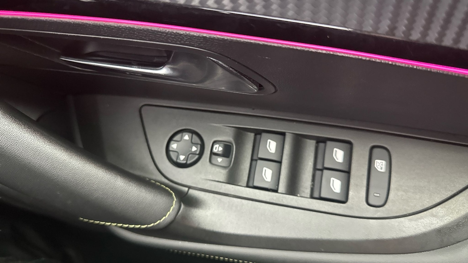 Used Peugeot 2008 2021 for sale - 76946621: Photo 30