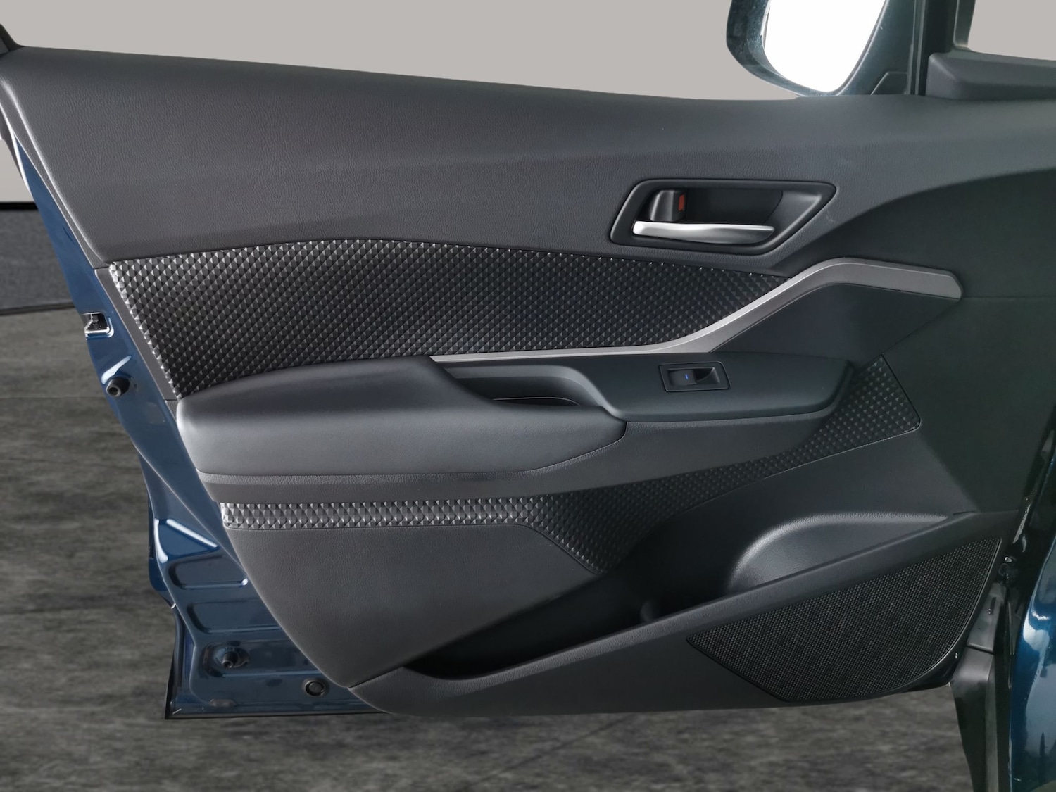 Used Toyota C-HR 2023 for sale - 77003132: Photo 26