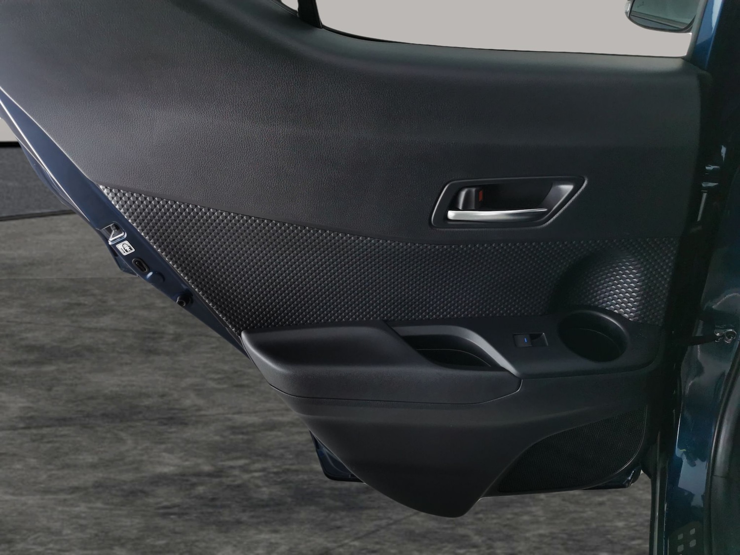 Used Toyota C-HR 2023 for sale - 77003132: Photo 27