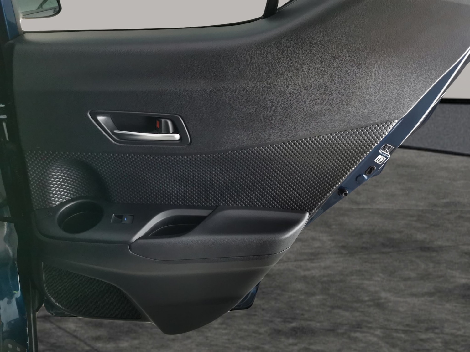 Used Toyota C-HR 2023 for sale - 77003132: Photo 28