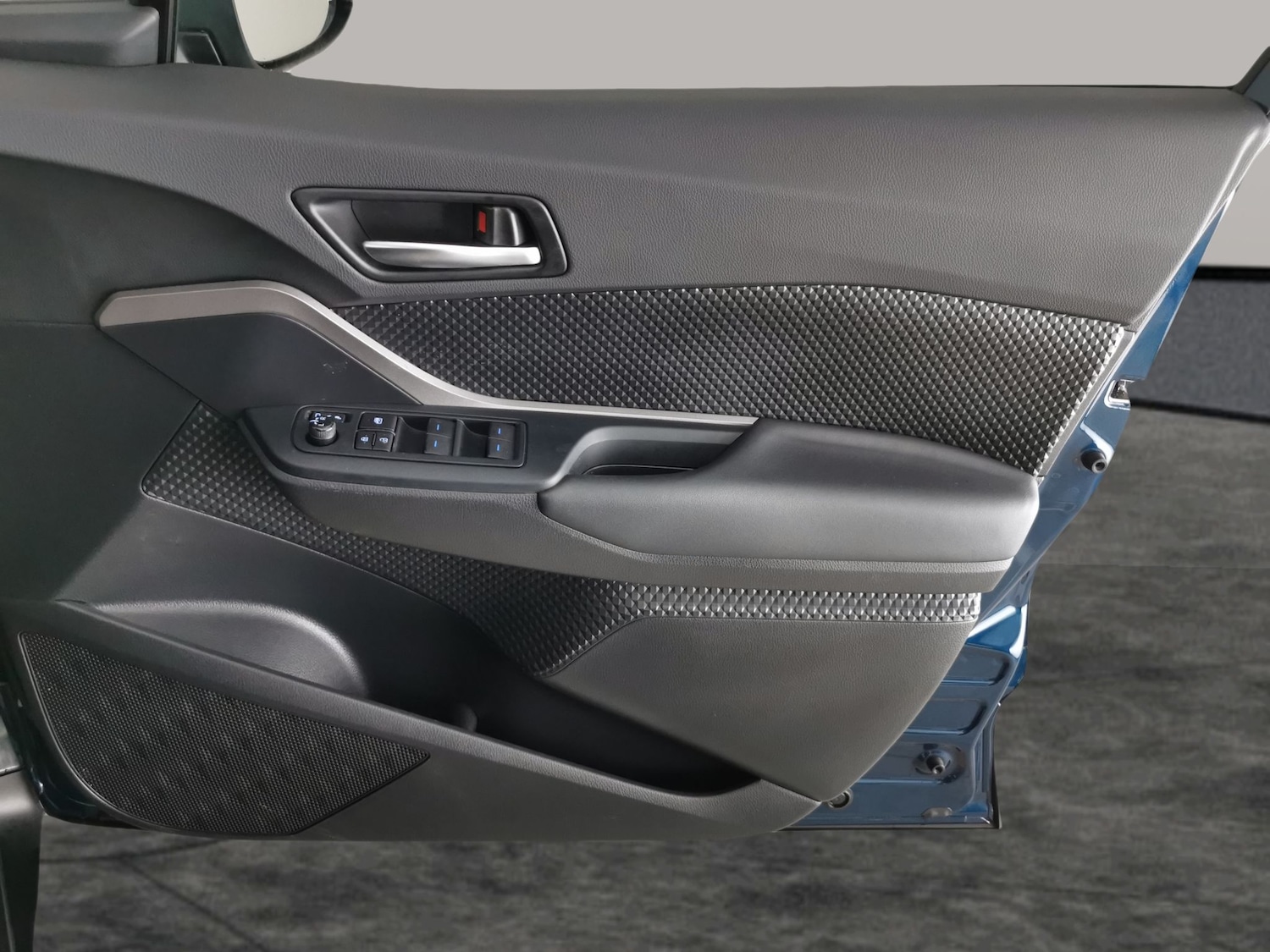 Used Toyota C-HR 2023 for sale - 77003132: Photo 29