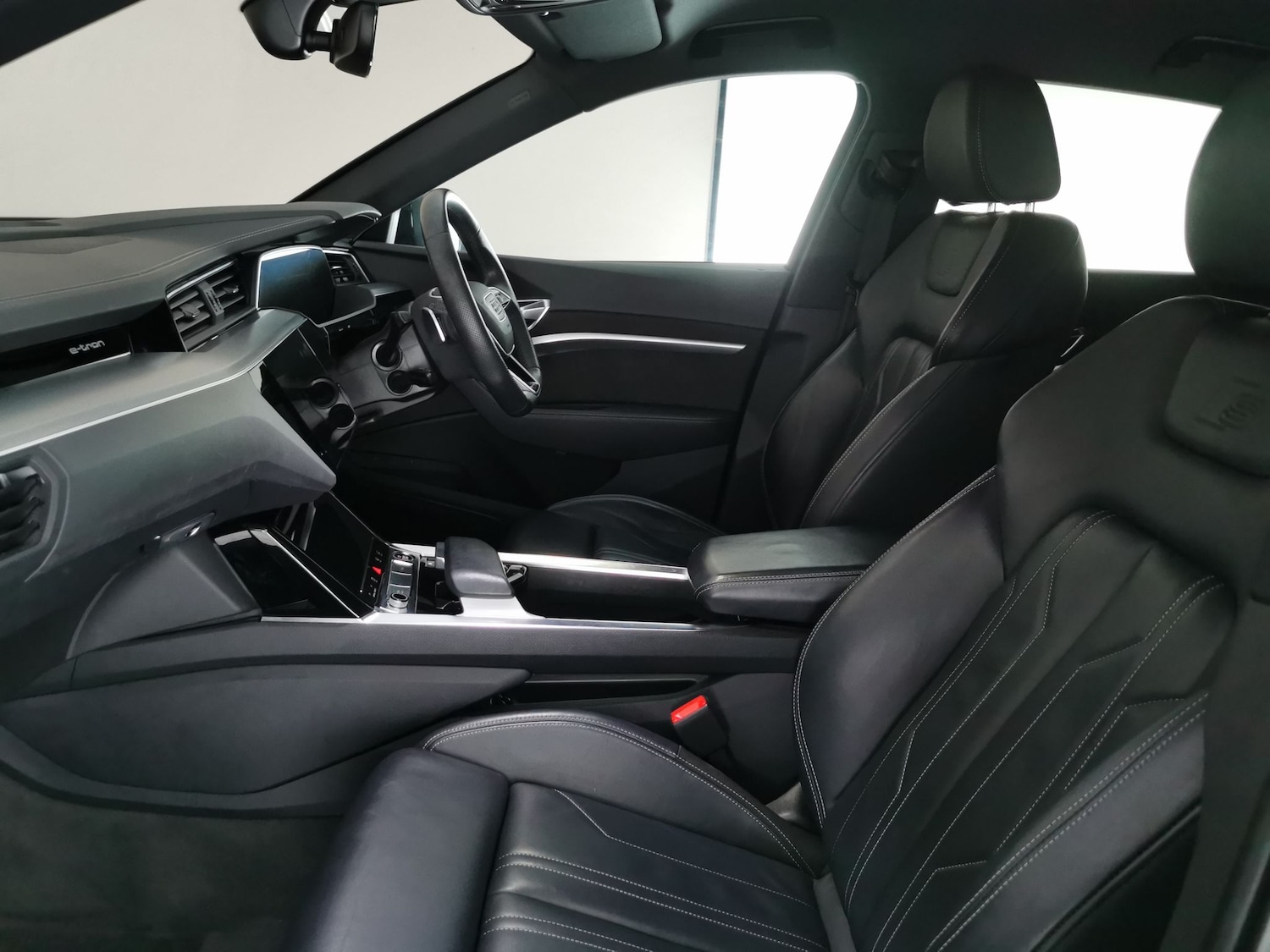 Used Audi e-tron 2023 for sale - 77241268: Photo 4