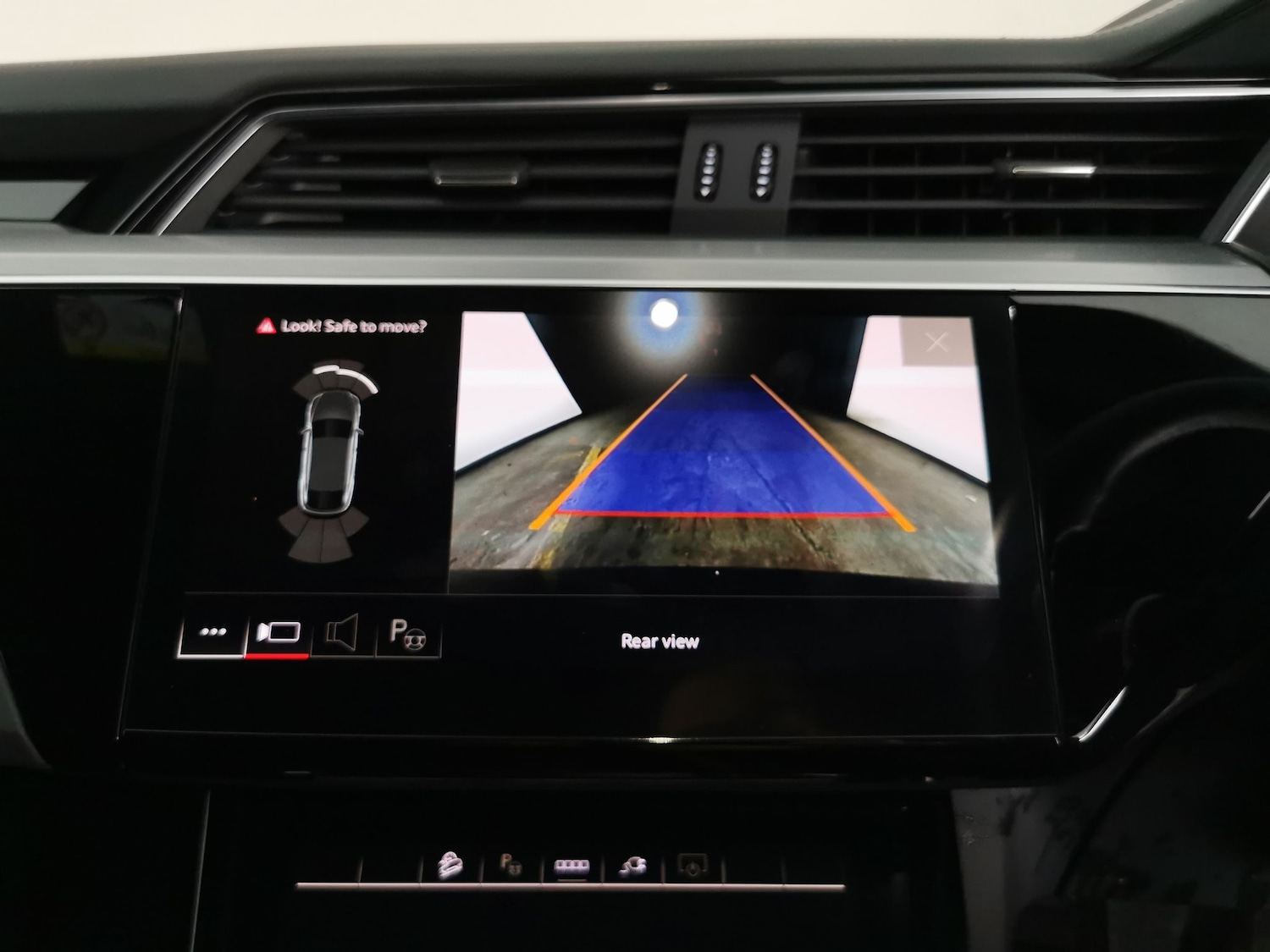 Used Audi e-tron 2023 for sale - 77241268: Photo 6