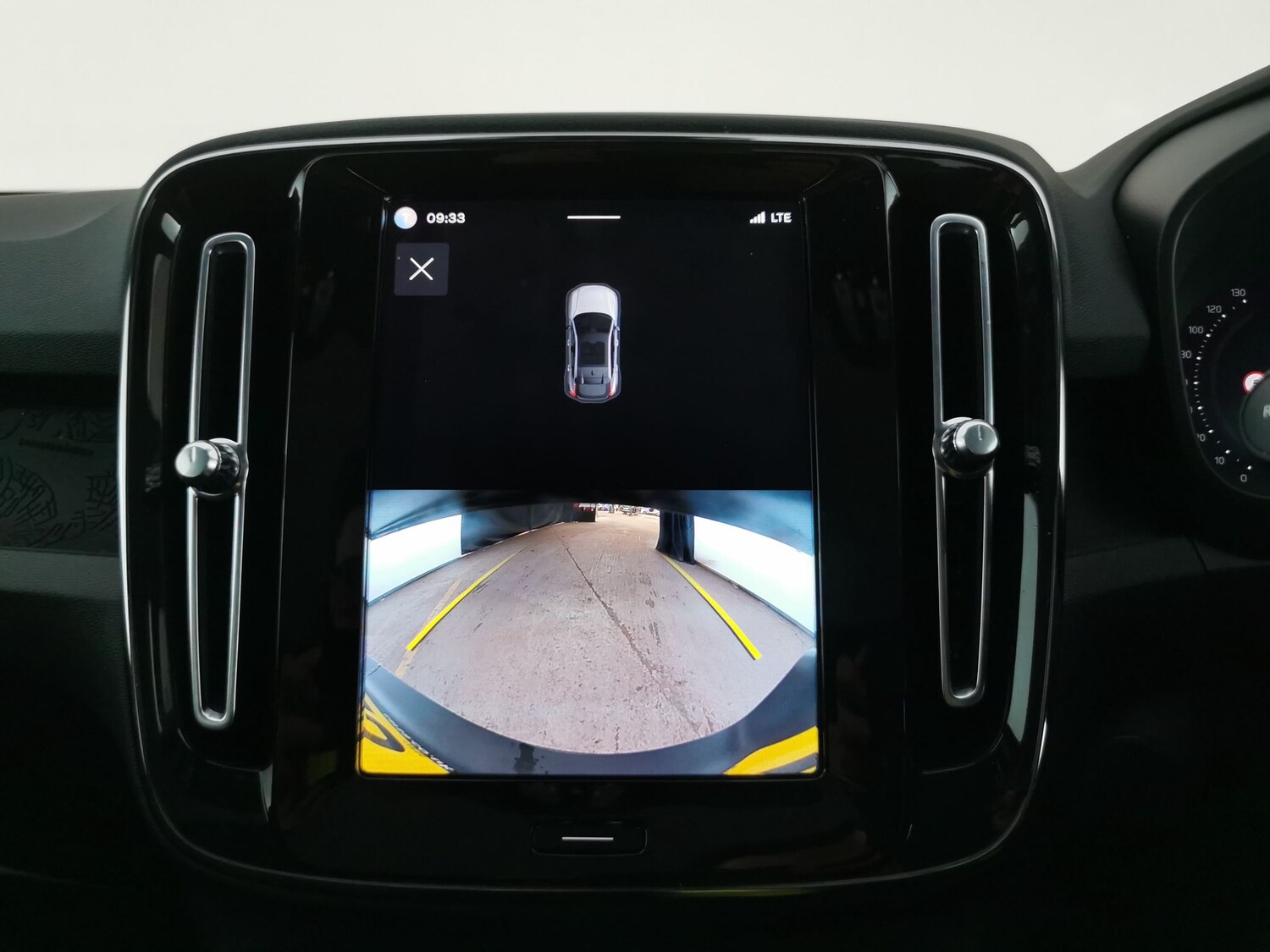 Used Volvo C40 2023 for sale - 78219228: Photo 6