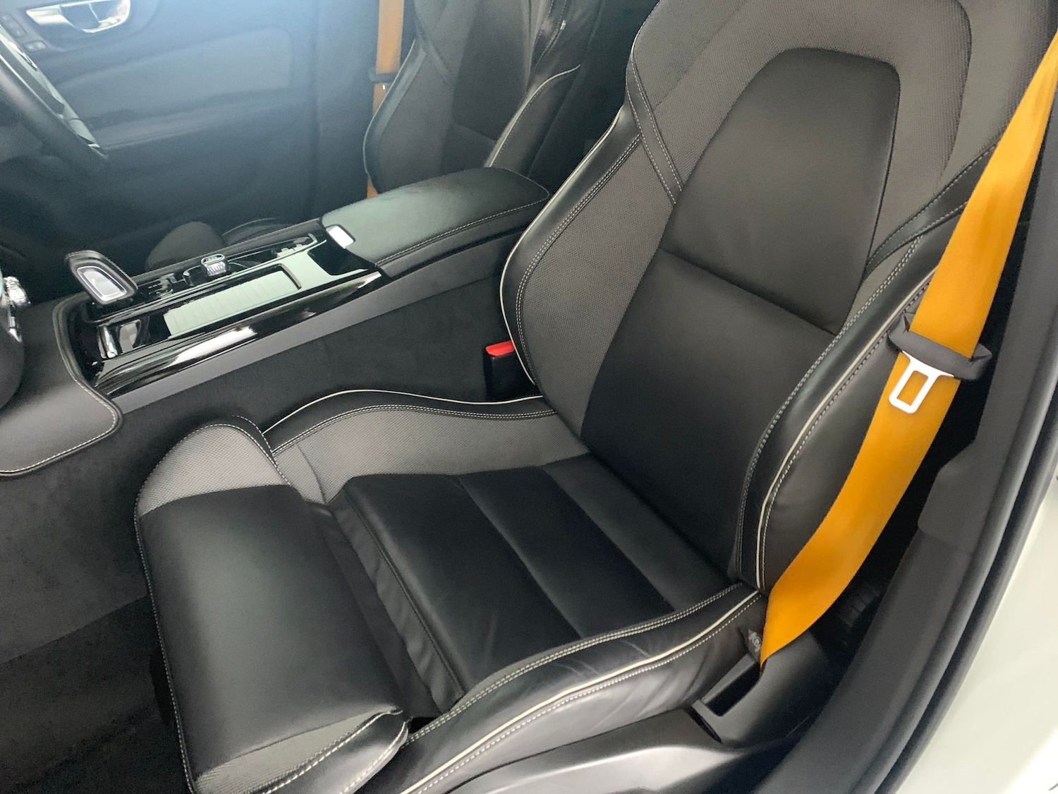 Used Volvo V60 2021 for sale - 76450124: Photo 8