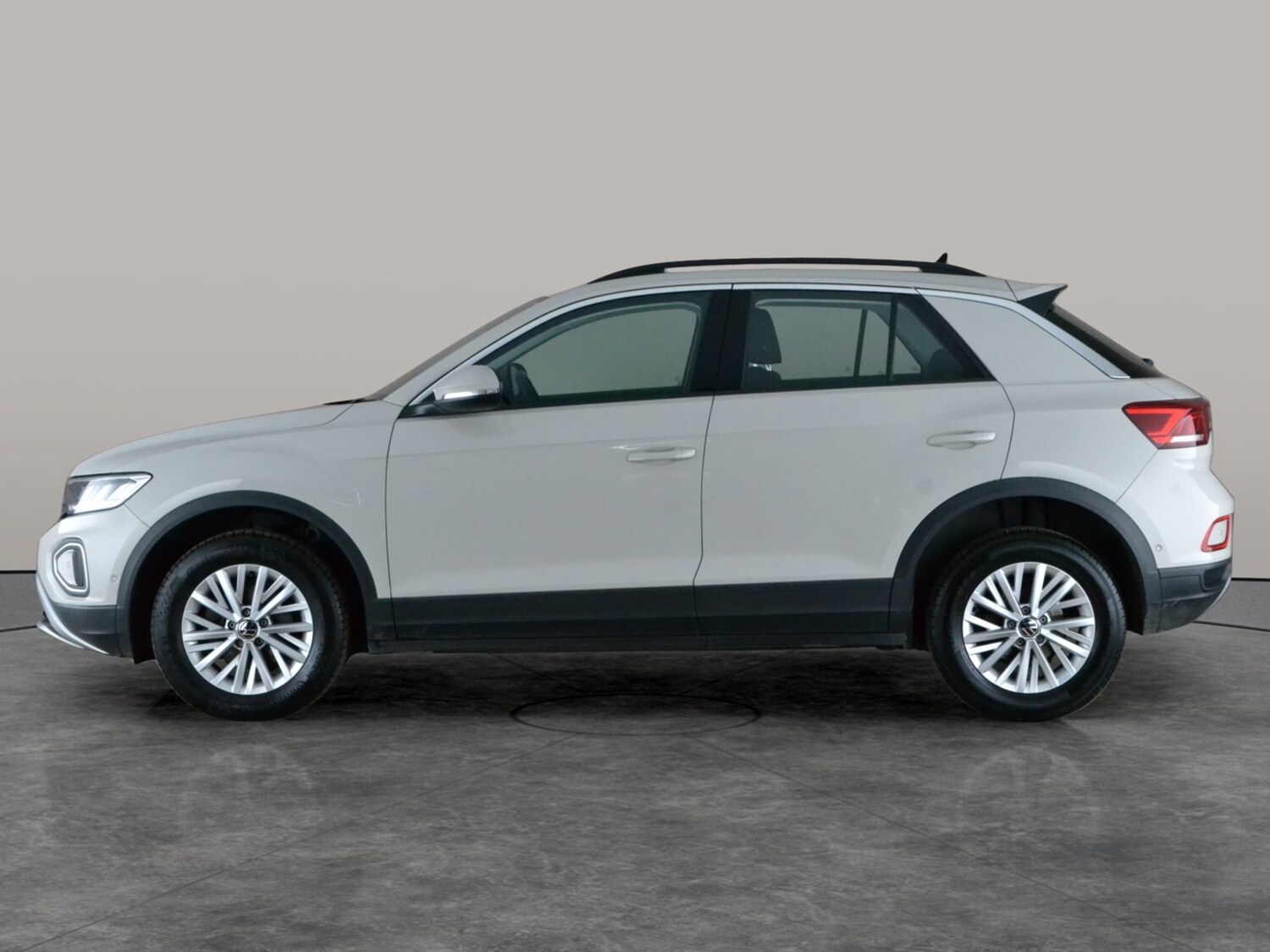 Used Volkswagen T-Roc for sale - 77873010: Photo 11