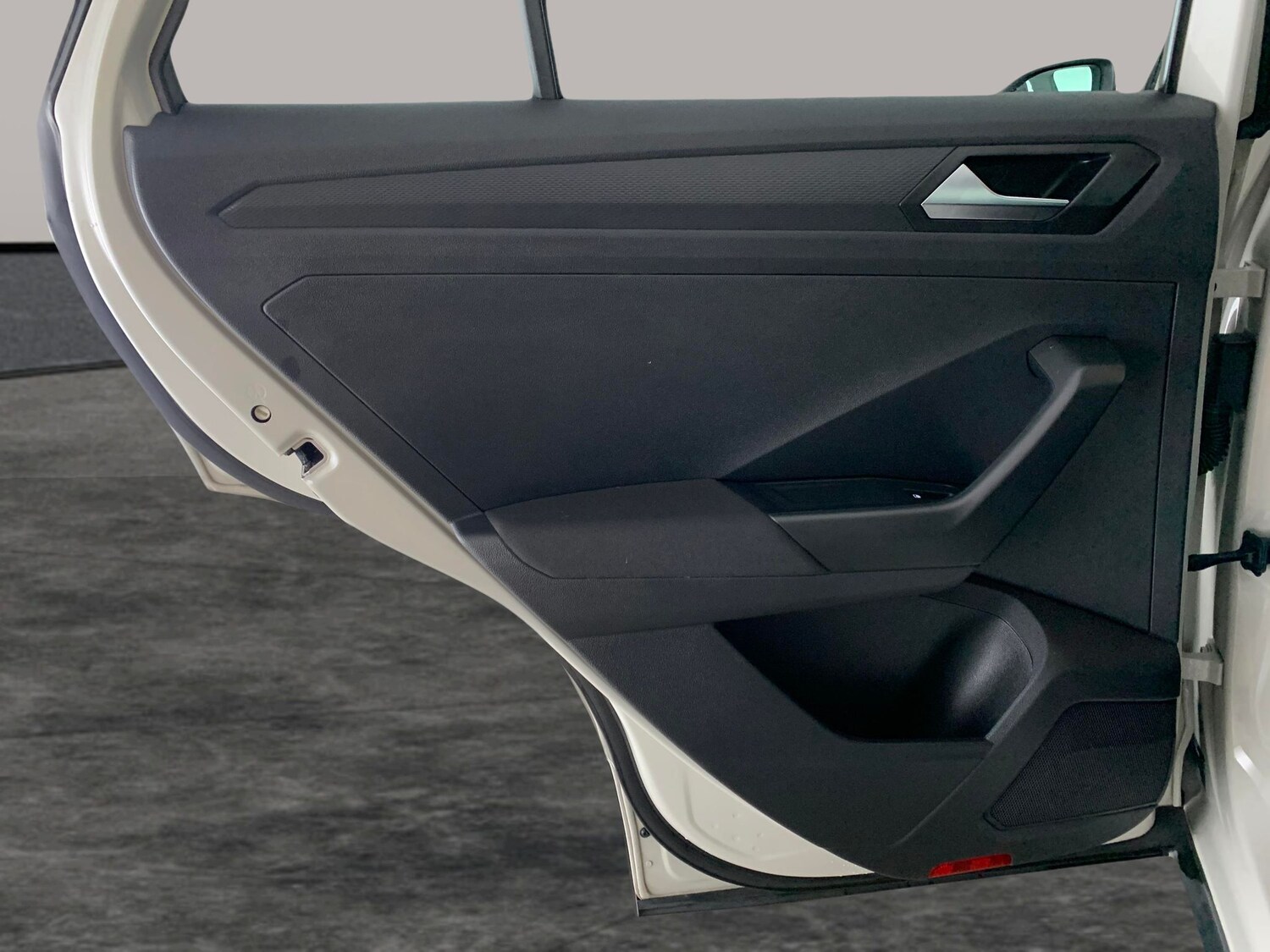 Used Volkswagen T-Roc for sale - 77873010: Photo 27