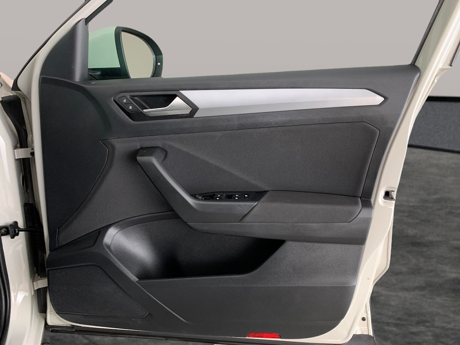 Used Volkswagen T-Roc for sale - 77873010: Photo 29