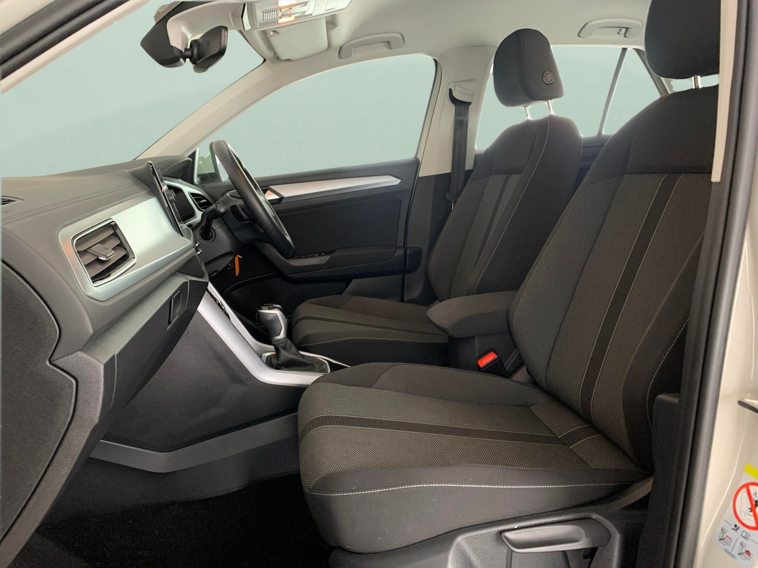 Used Volkswagen T-Roc for sale - 77873010: Photo 4