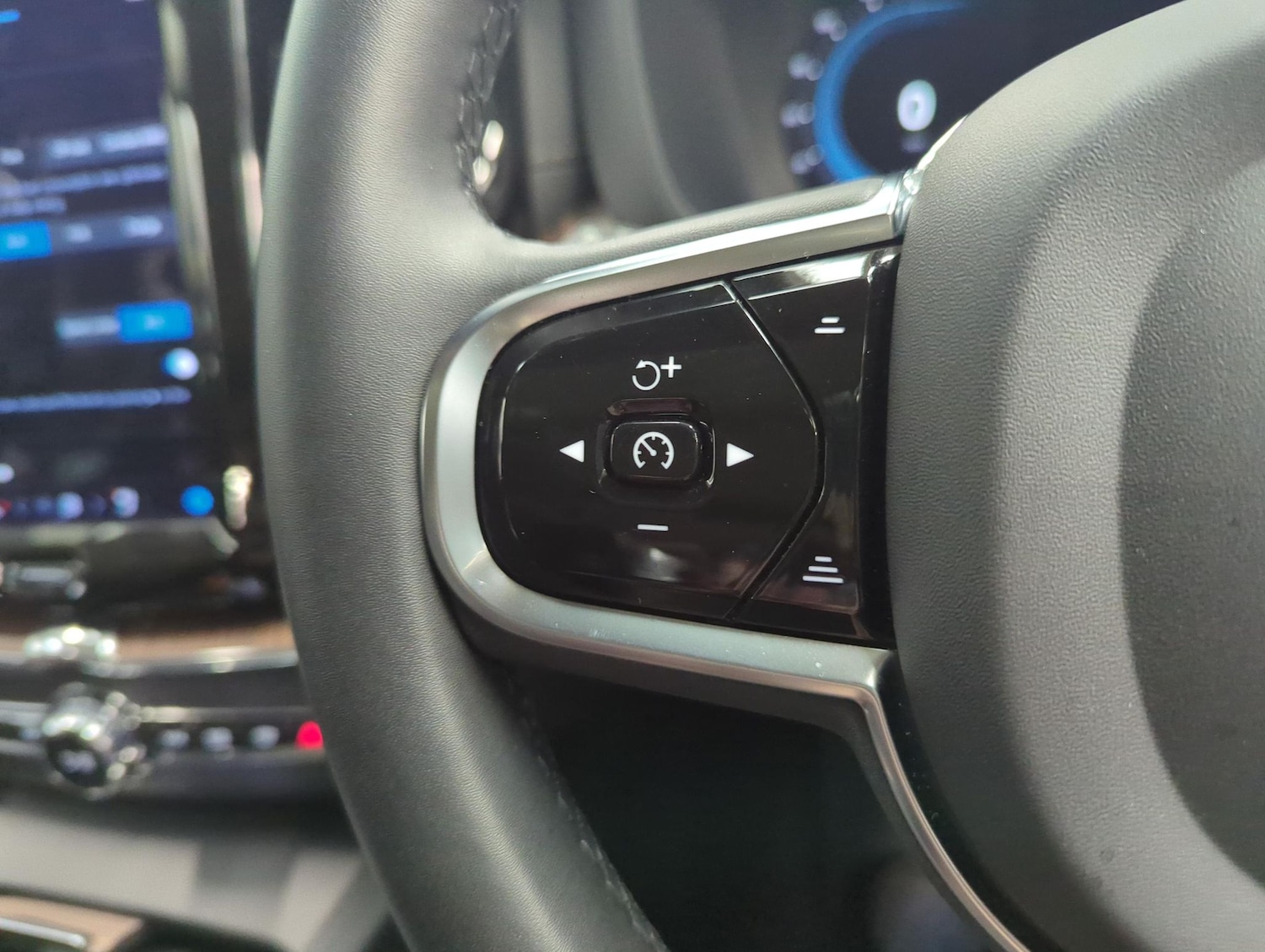 Used Volvo XC60 2022 for sale - 77241196: Photo 25