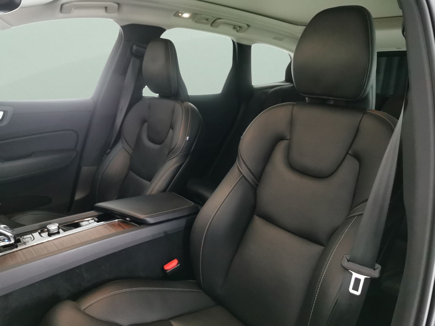 Used Volvo XC60 2022 for sale - 77241196: Photo 8