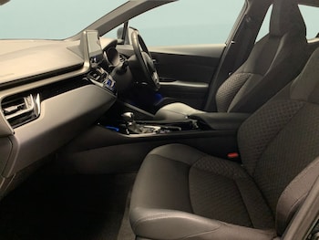 Used Toyota C-HR 2022 for sale - 76960538: Photo