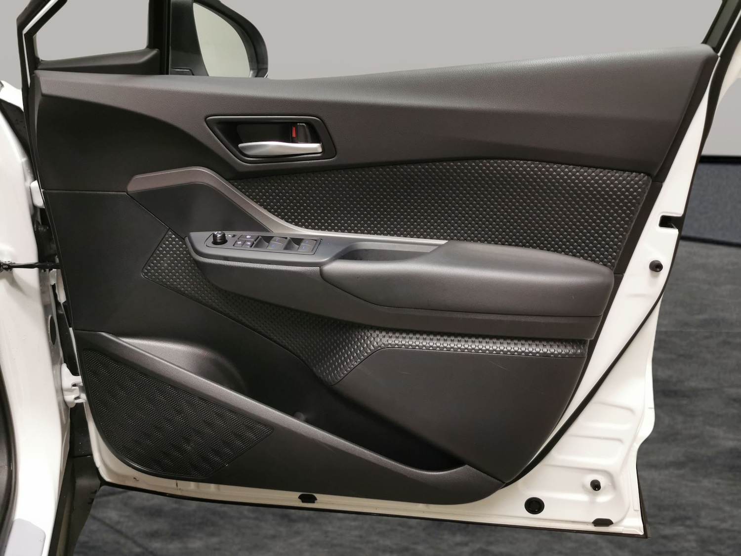 Used Toyota C-HR 2023 for sale - 77934715: Photo 26