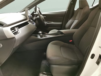 Used Toyota C-HR 2023 for sale - 77934715: Photo