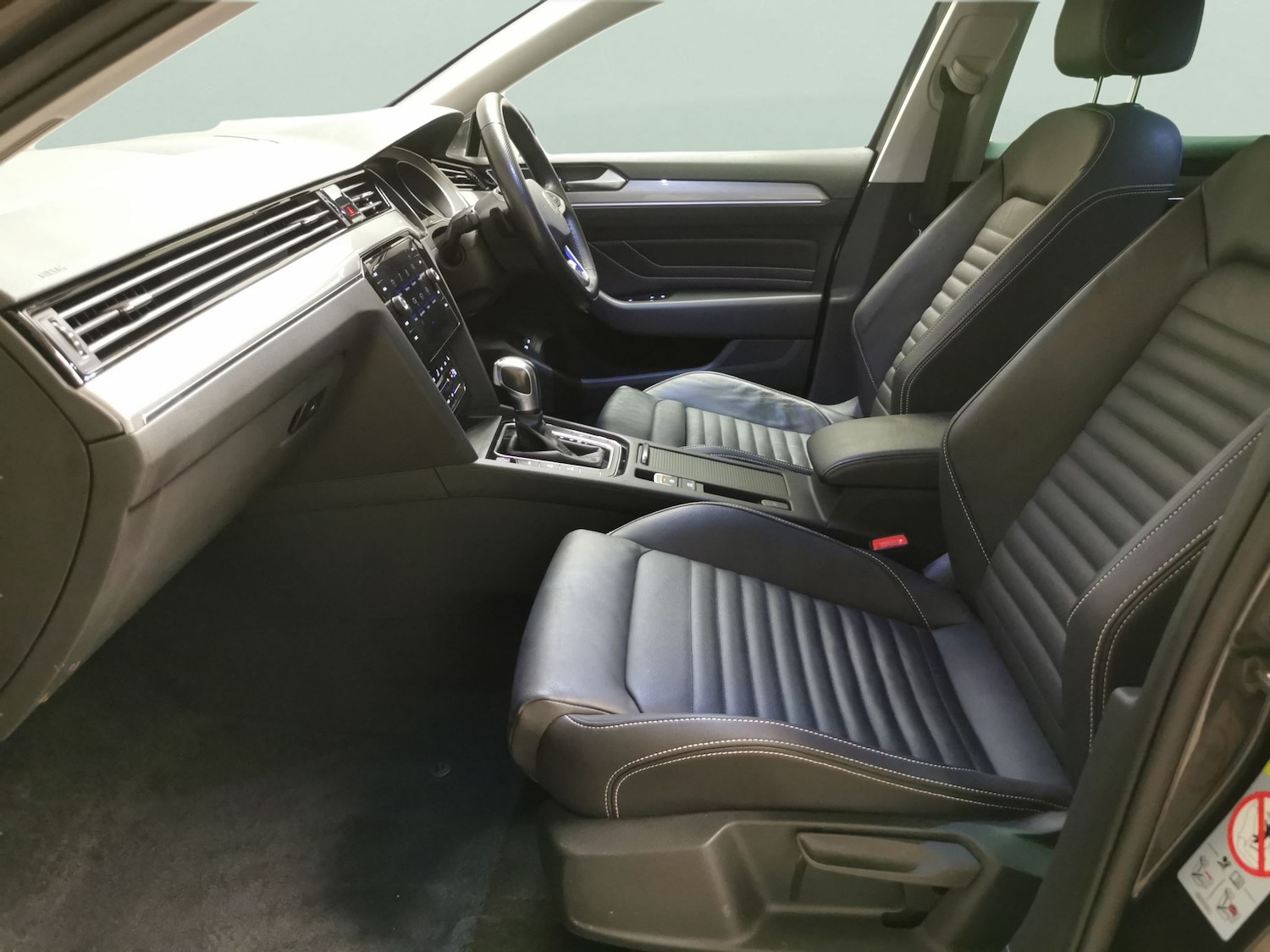 Used Volkswagen Passat 2021 for sale - 77530006: Photo 4