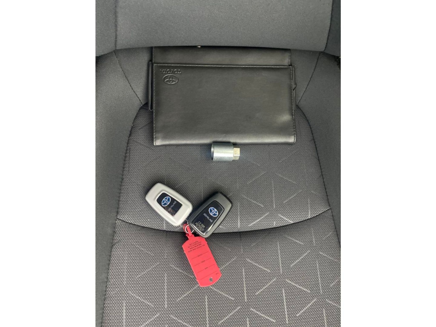 Used Toyota RAV4 2021 for sale - 77946689: Photo 26