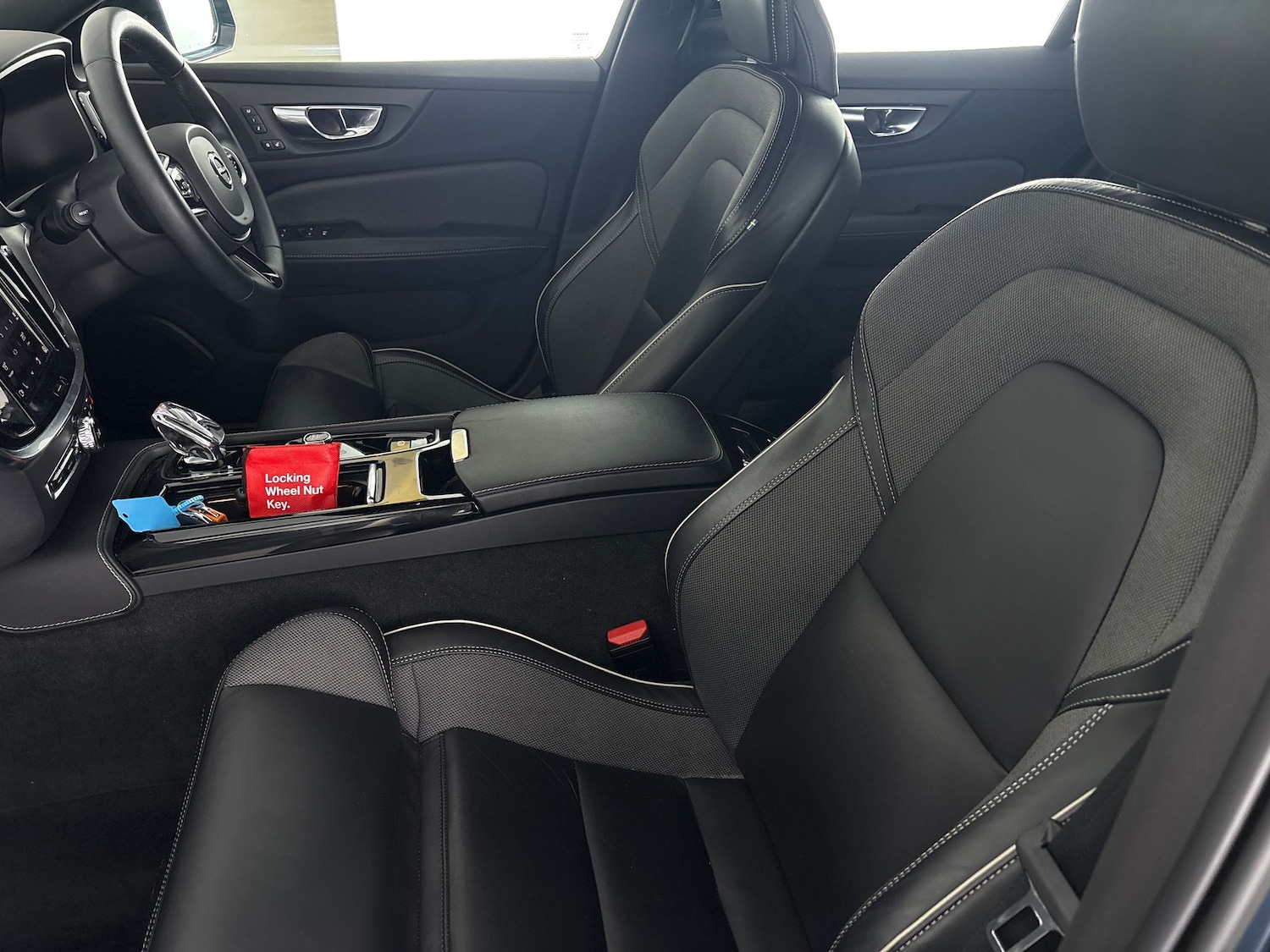 Used Volvo V60 2022 for sale - 77180485: Photo 7