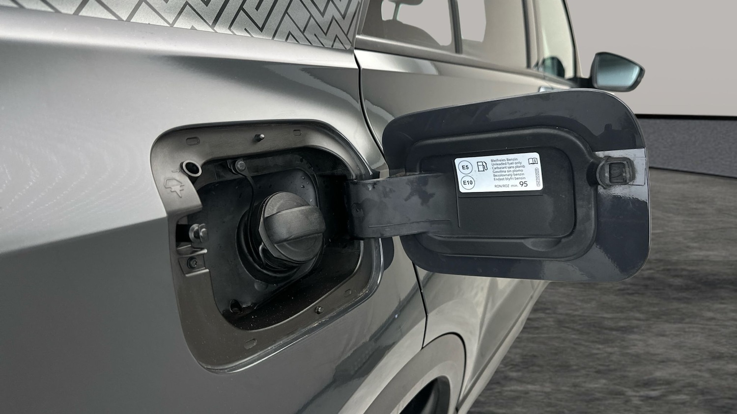 Used Volkswagen T-Roc 2022 for sale - 76526030: Photo 30